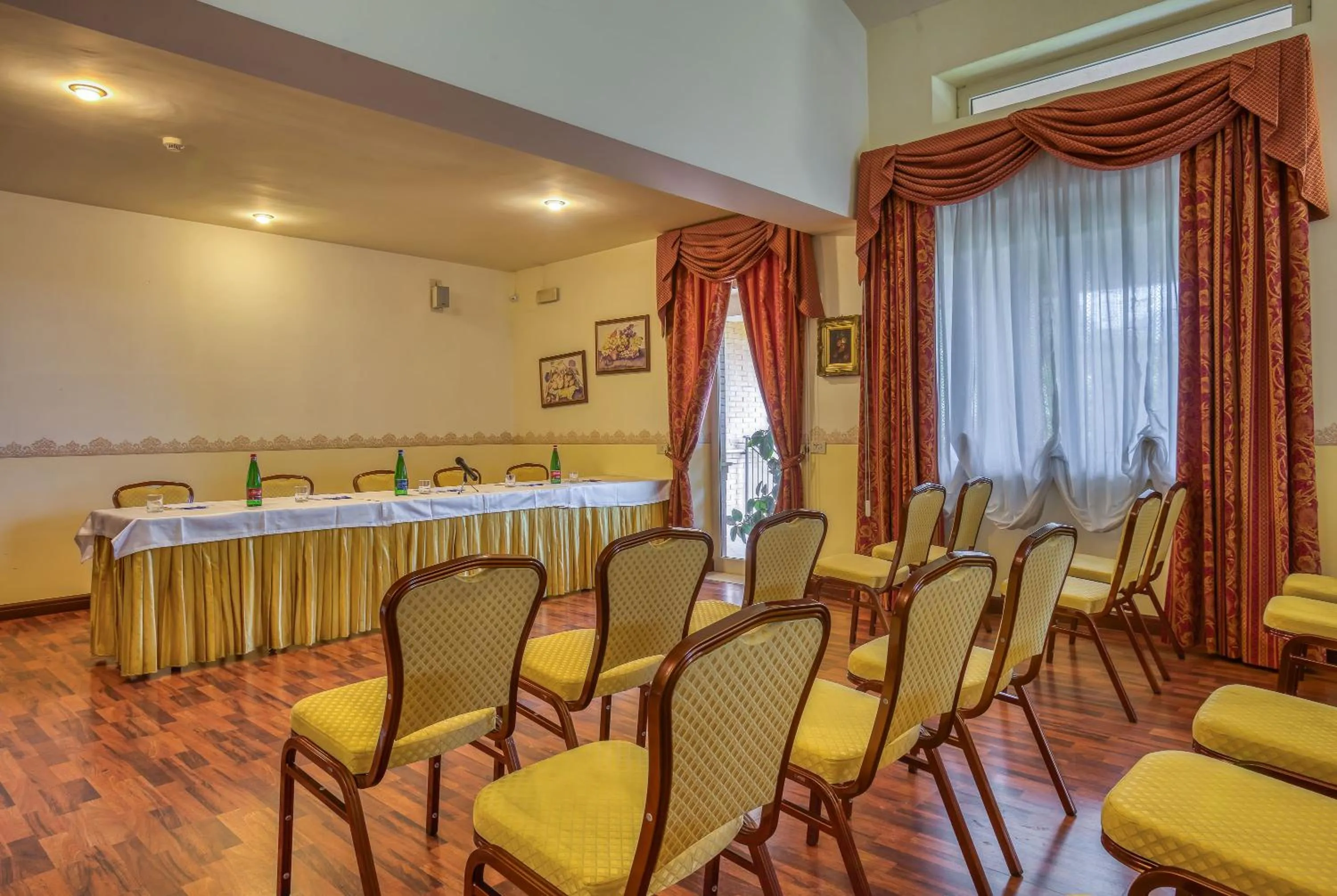 Business facilities in Hotel Des Reves