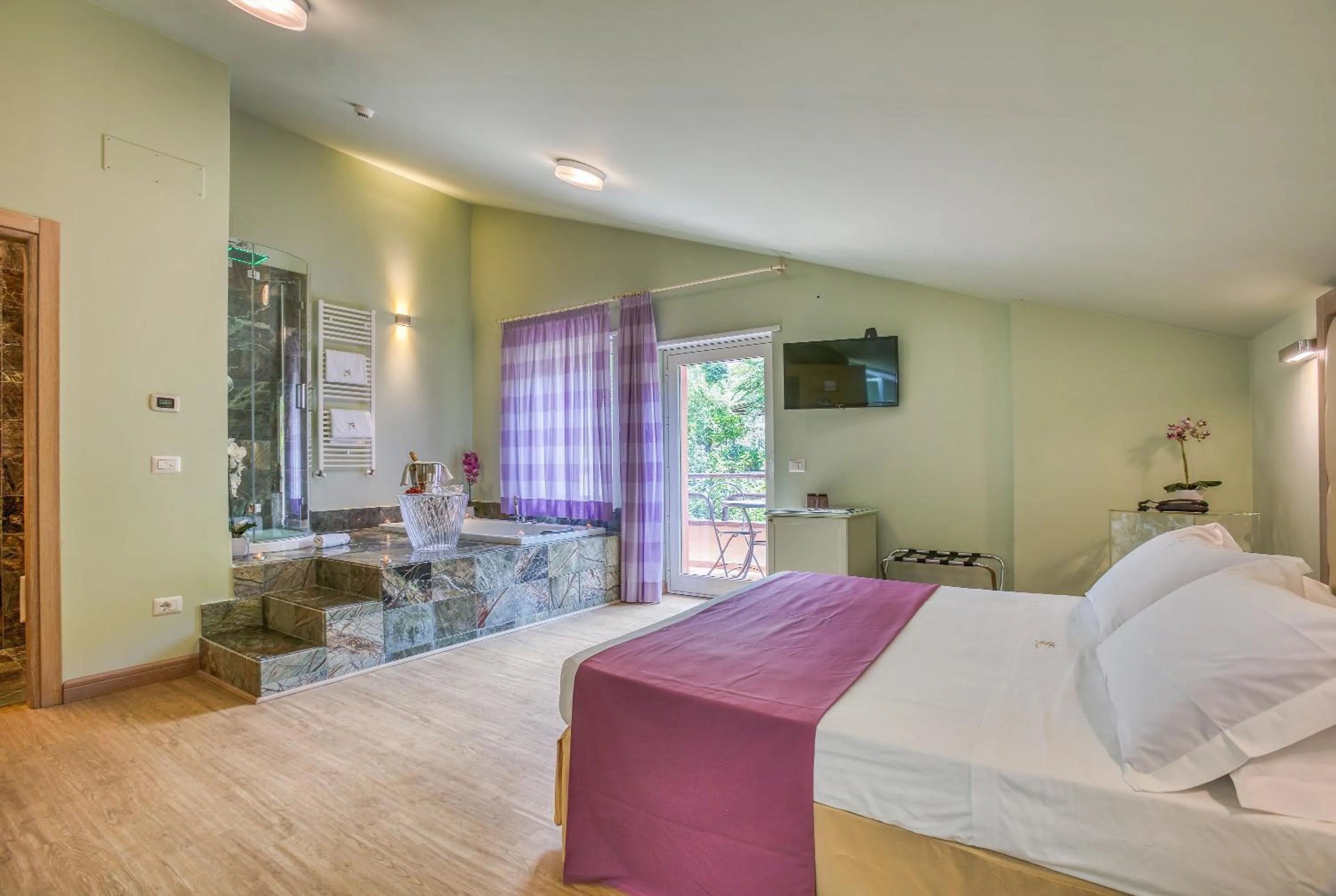 Photo of the whole room, Bed in Hotel Des Reves