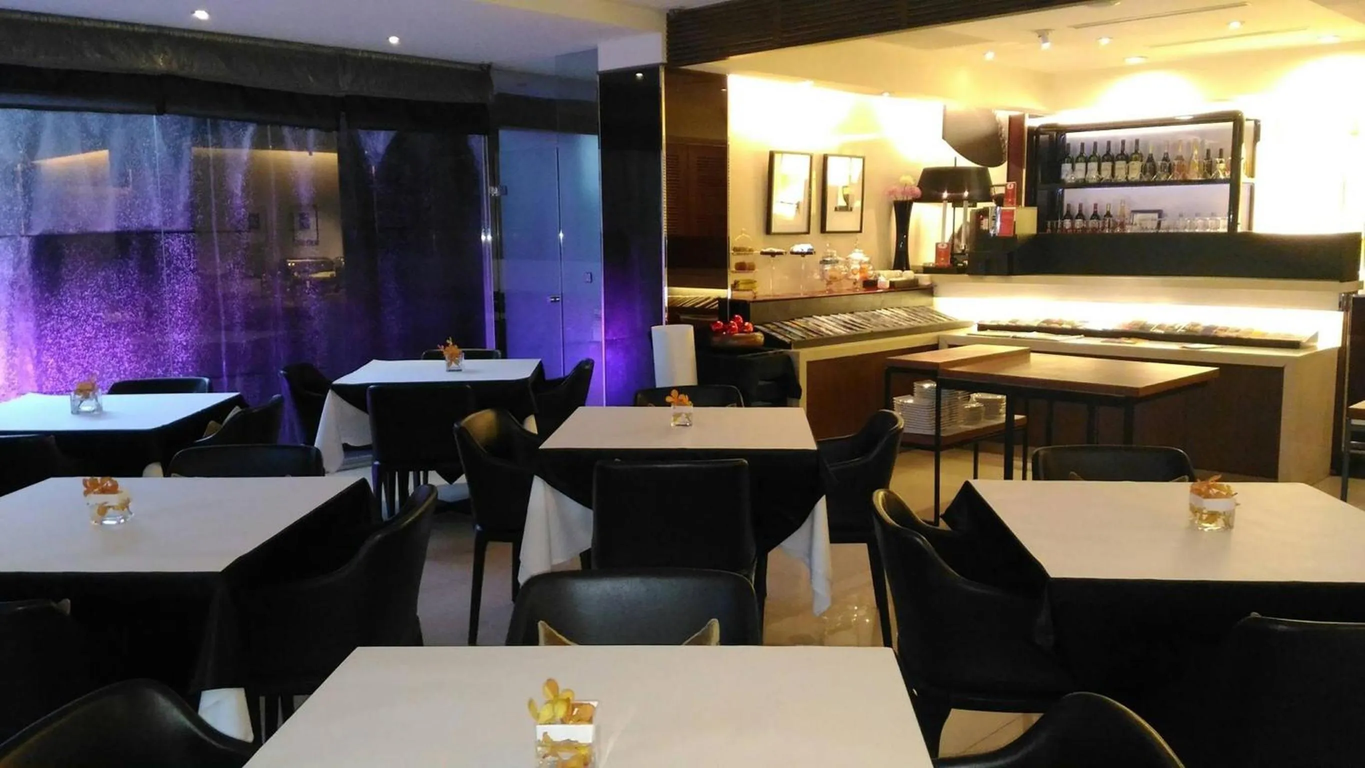 Restaurant/places to eat in Aqua Bella Hotel
