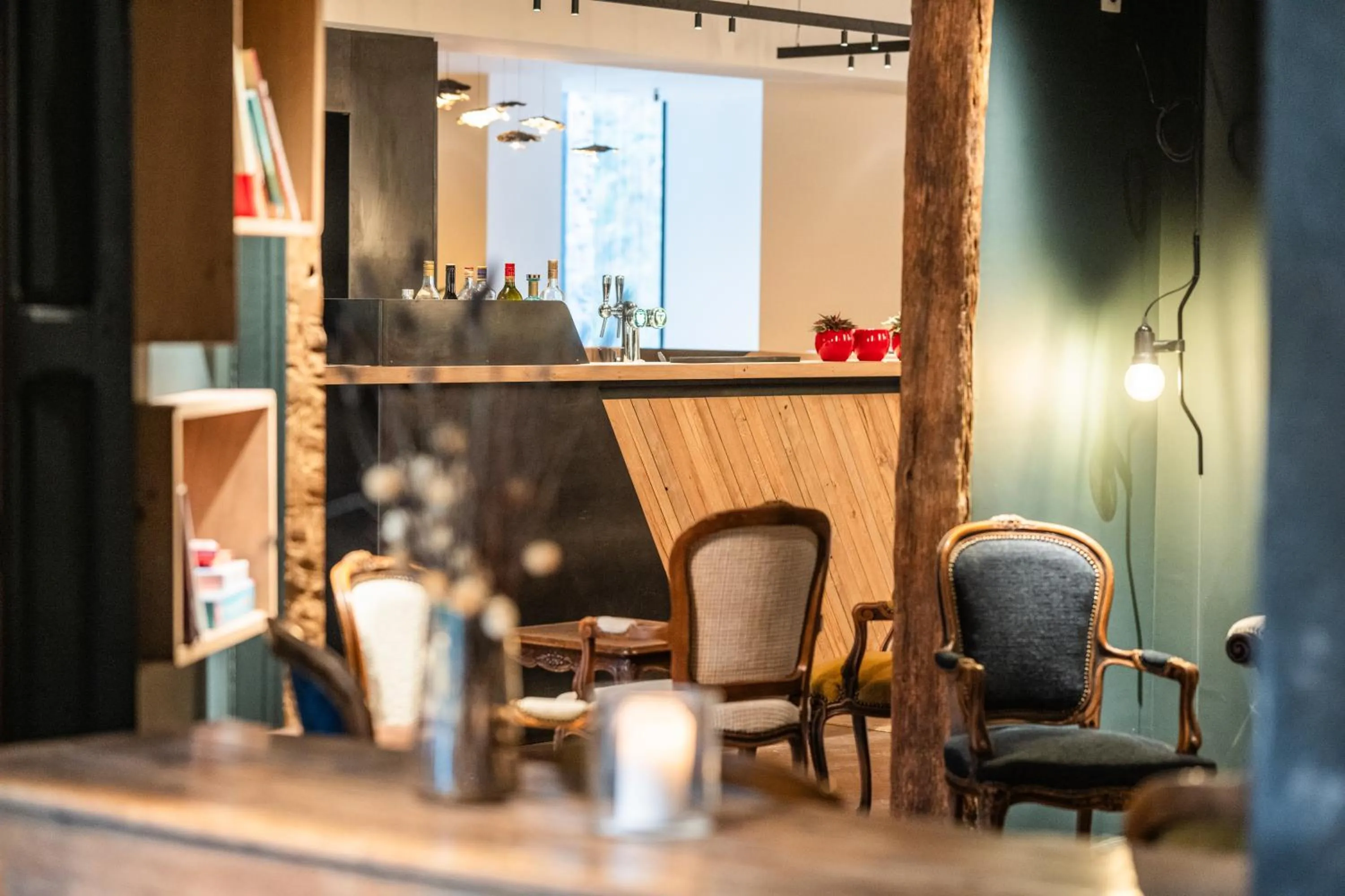 Lounge or bar in Hostellerie La Claire Fontaine, Logis hôtels & Spa