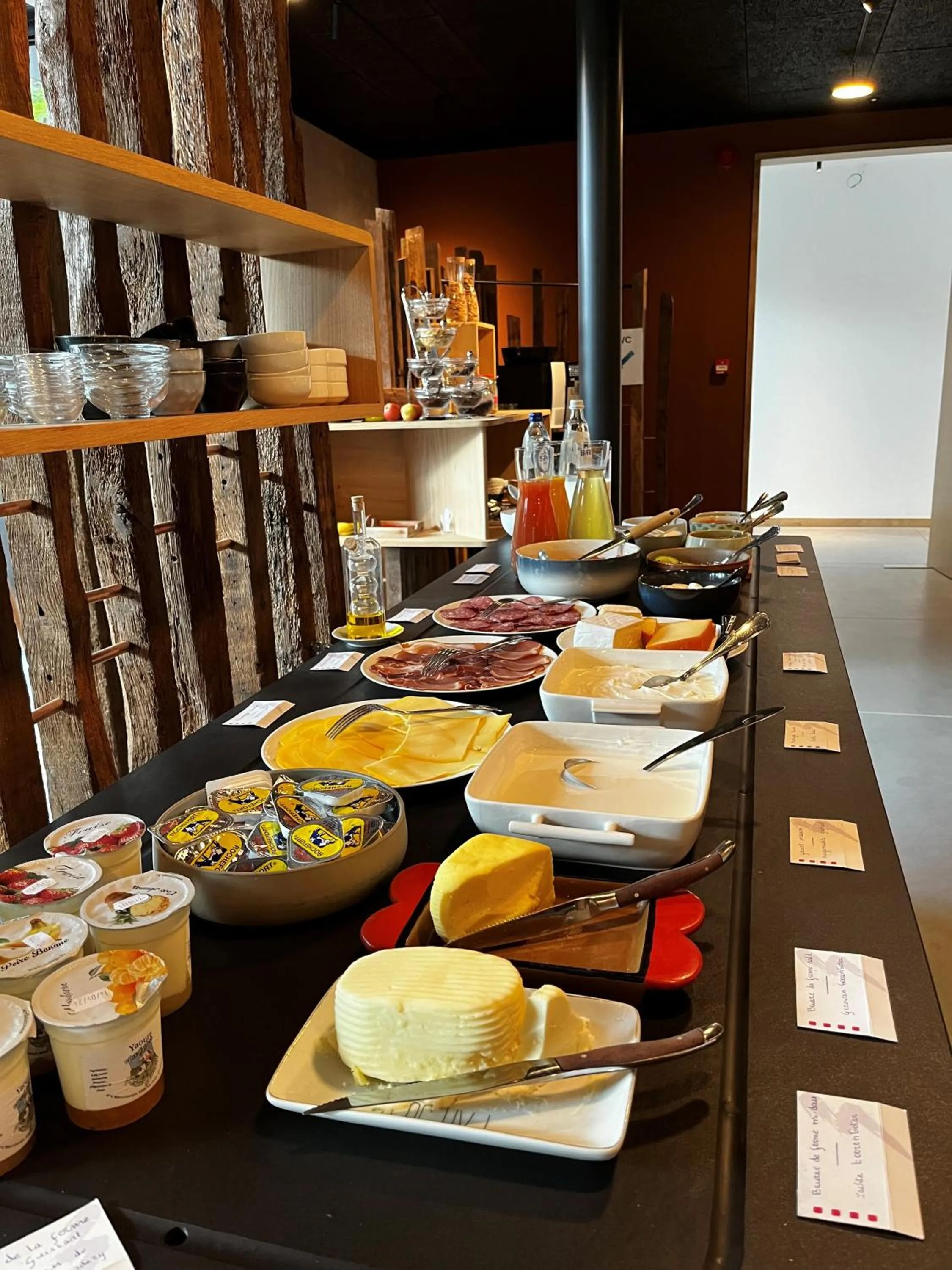 Buffet breakfast in Hostellerie La Claire Fontaine, Logis hôtels & Spa