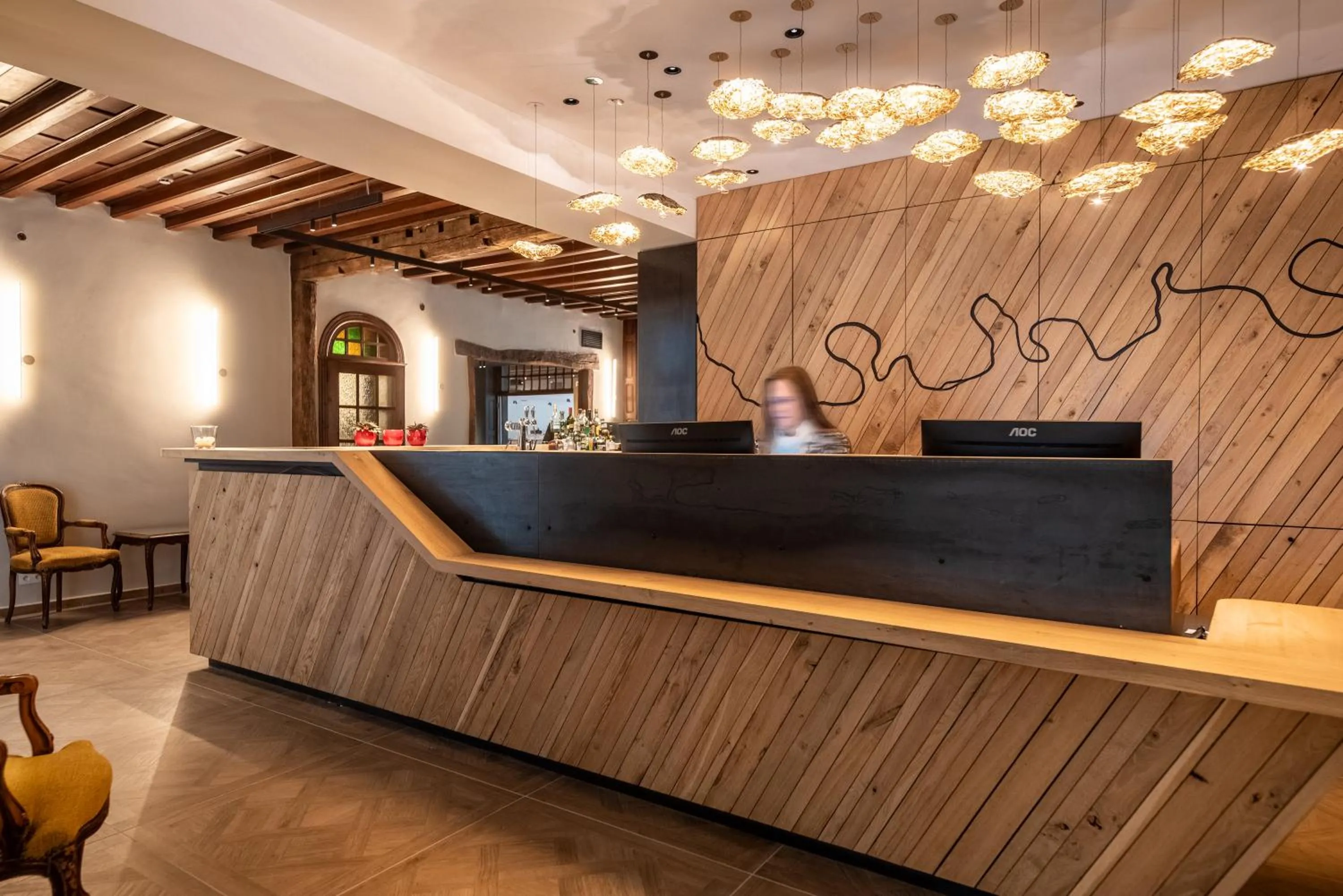 Lobby or reception in Hostellerie La Claire Fontaine, Logis hôtels & Spa