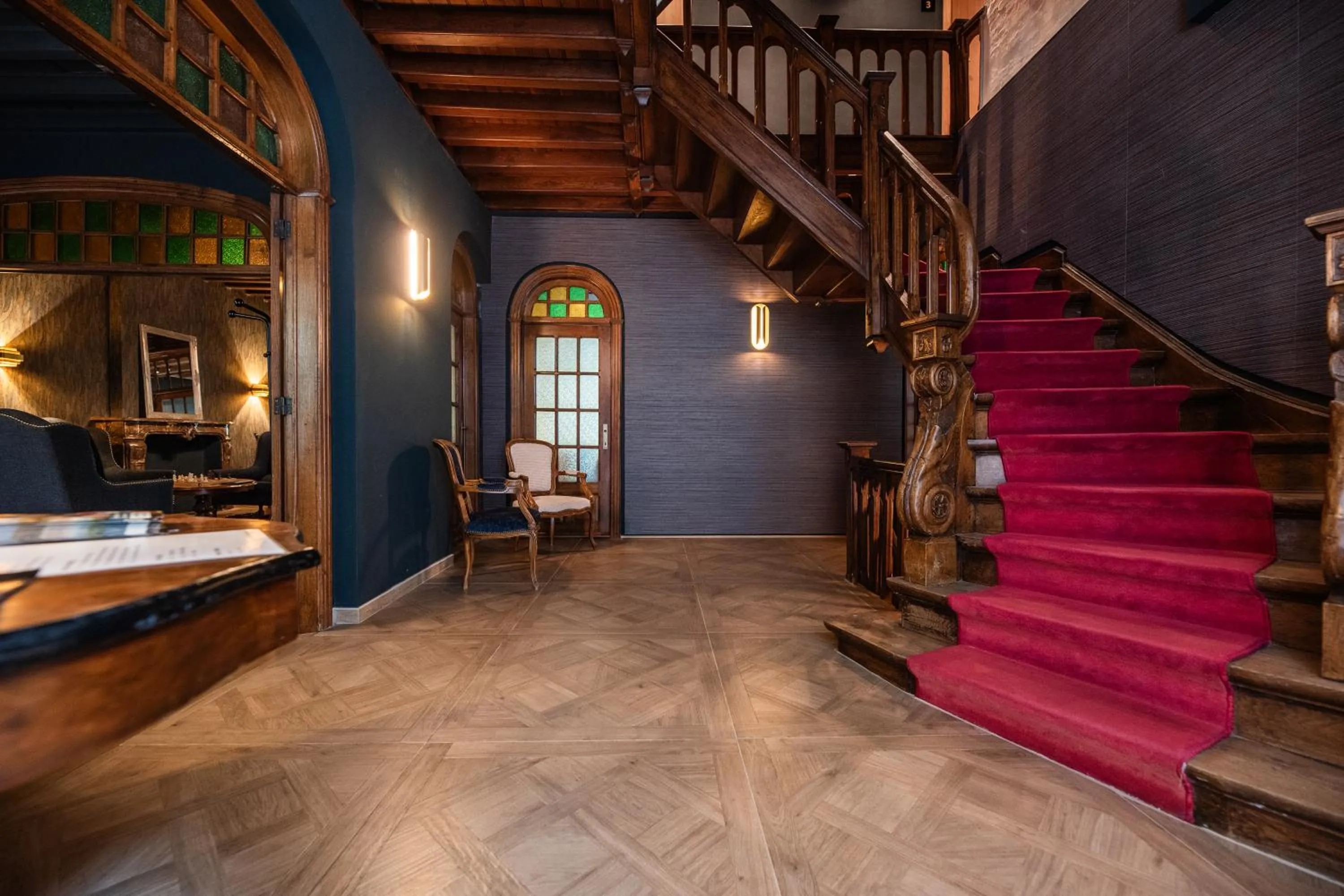 Living room in Hostellerie La Claire Fontaine, Logis hôtels & Spa