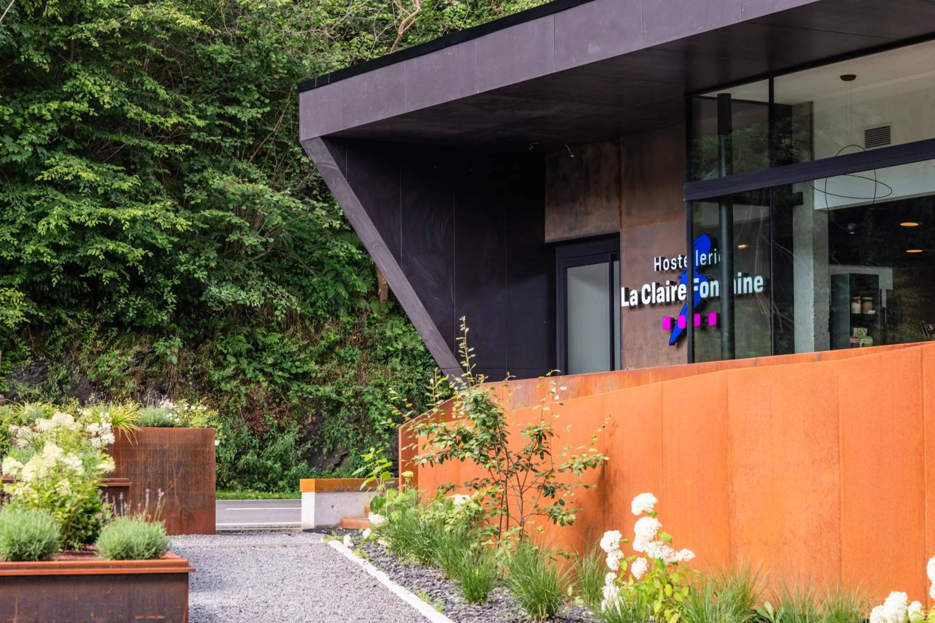 Property building in Hostellerie La Claire Fontaine, Logis hôtels & Spa