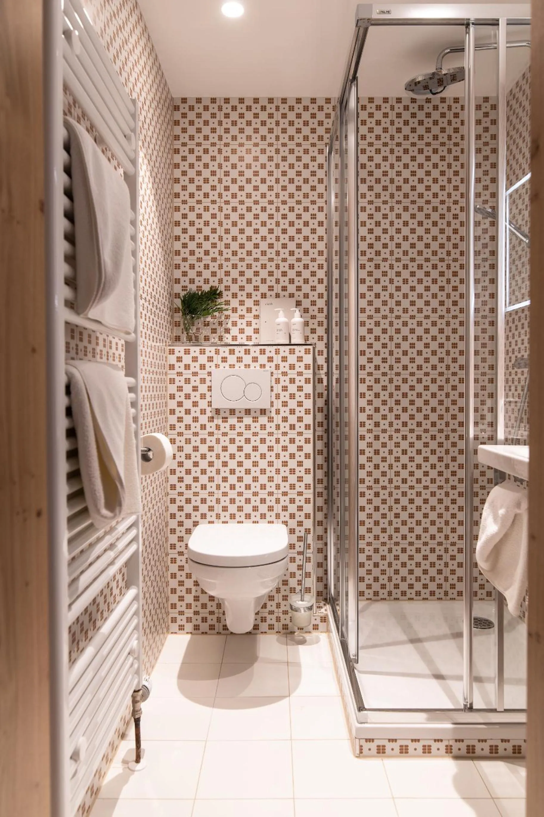 Bathroom in Mari Pop Hotel