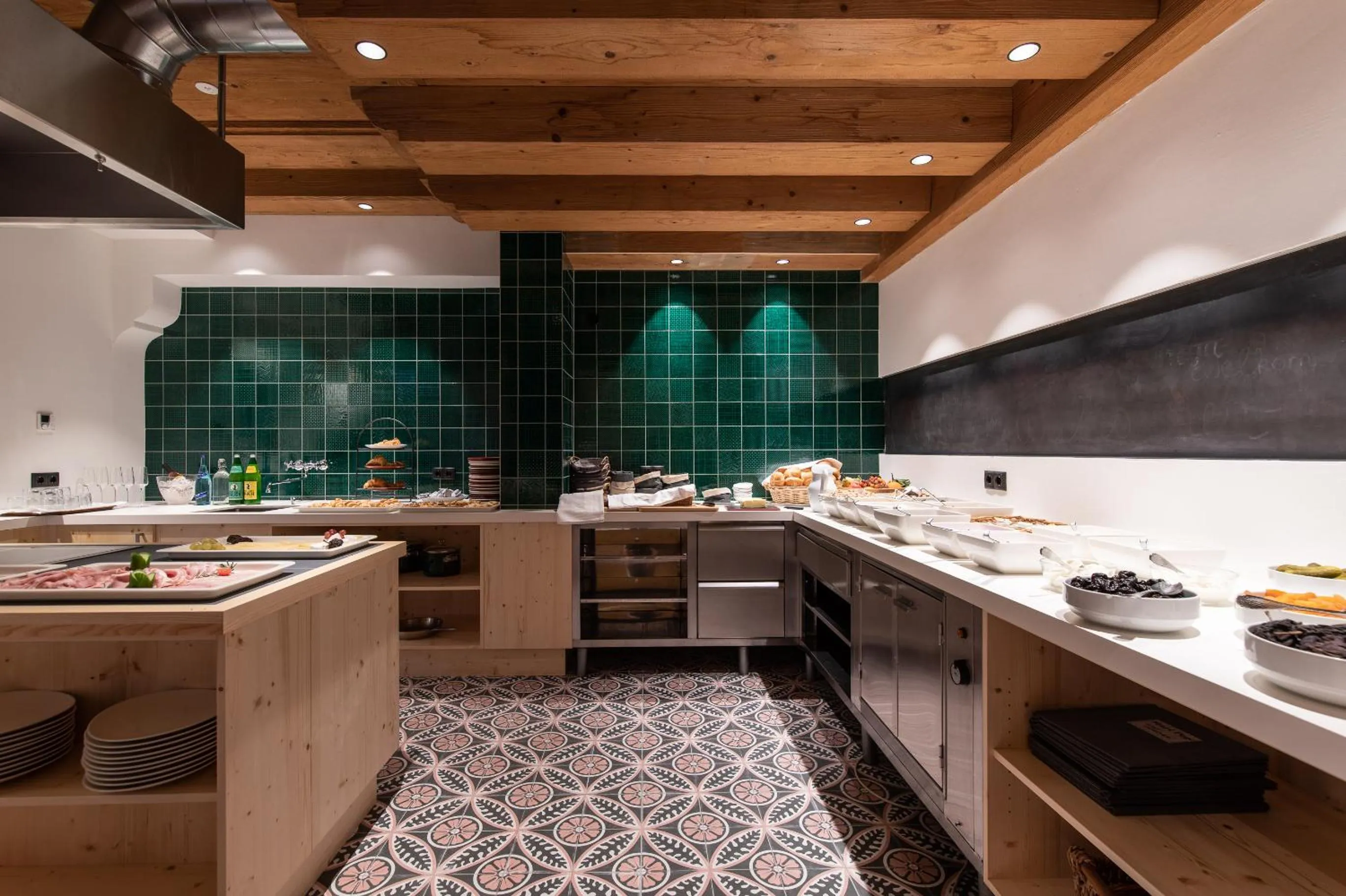 Food and drinks in Mari Pop Hotel