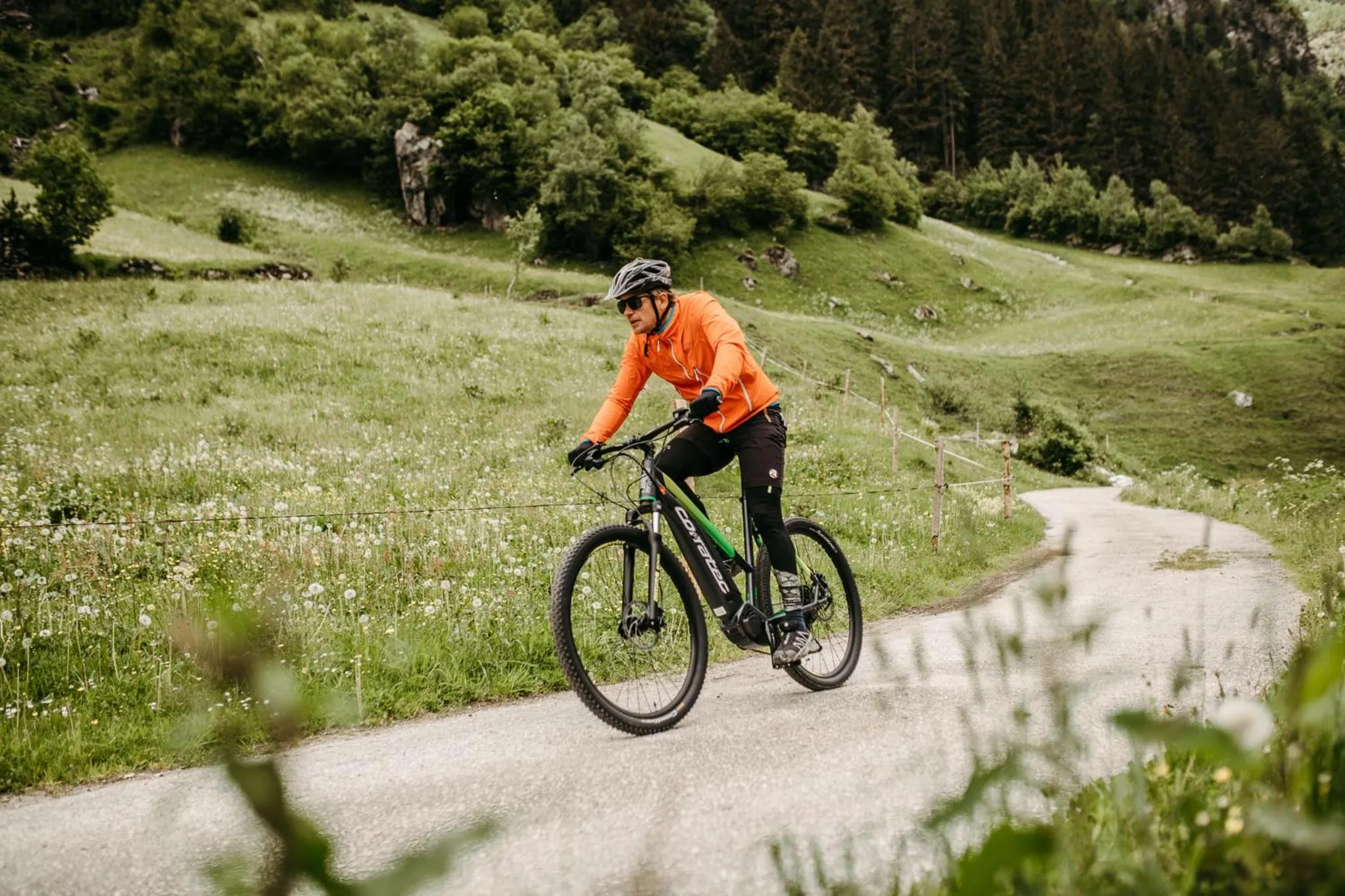 People in Mari Pop Hotel