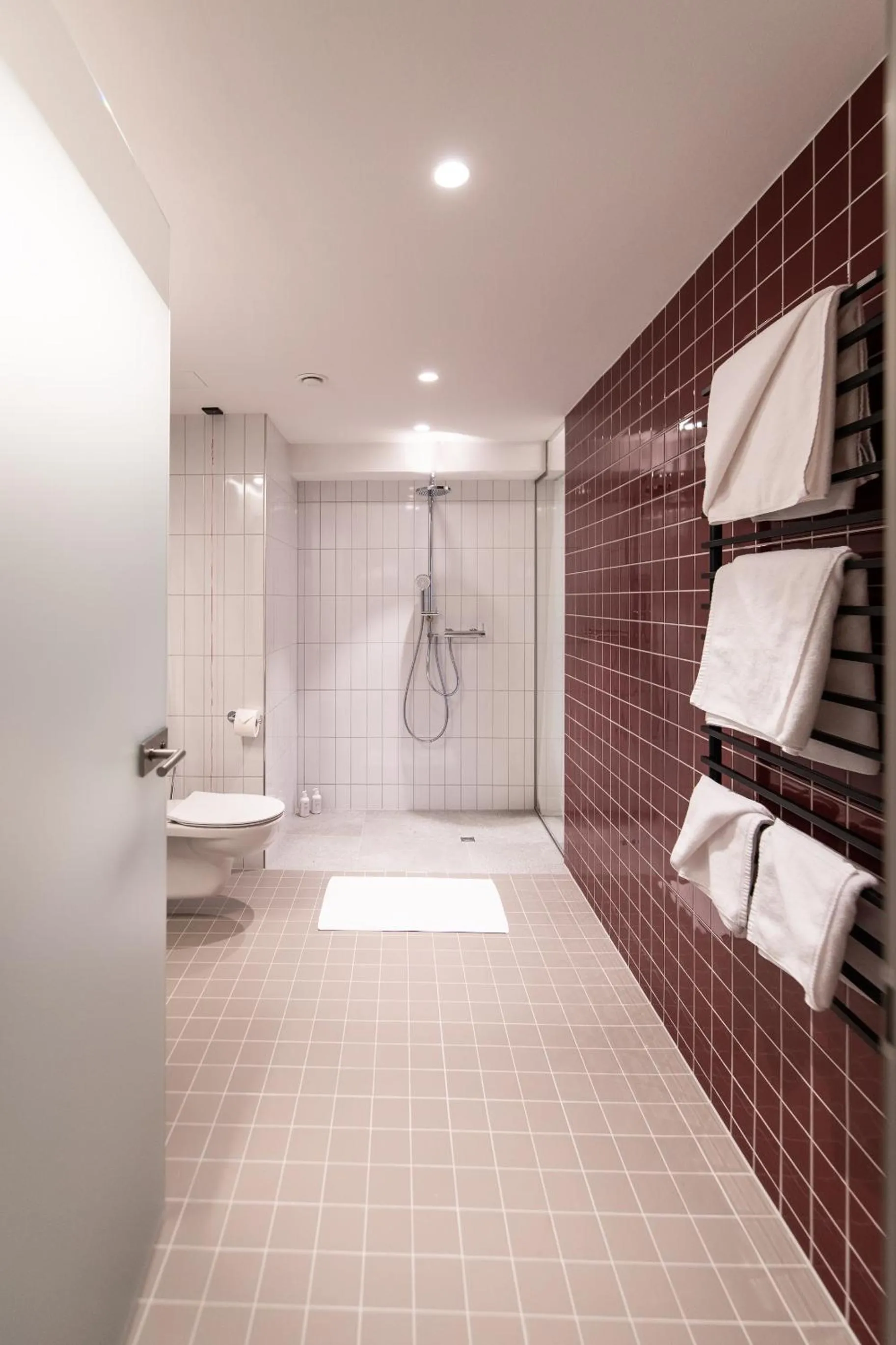 Shower in Mari Pop Hotel