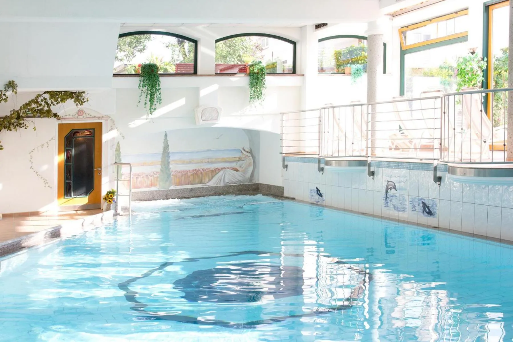 Swimming pool in Mari Pop Hotel