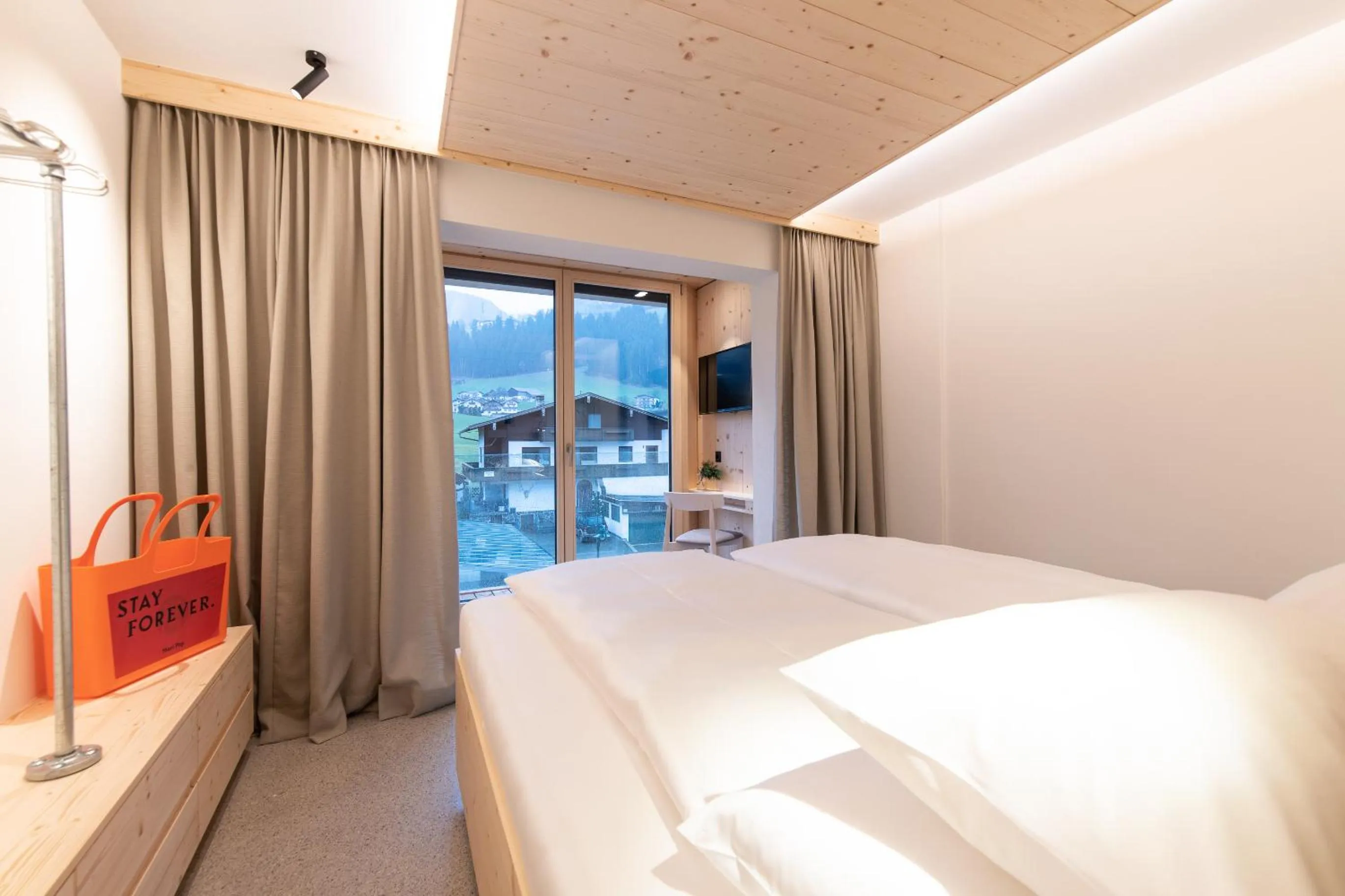 Mountain view, Bed in Mari Pop Hotel