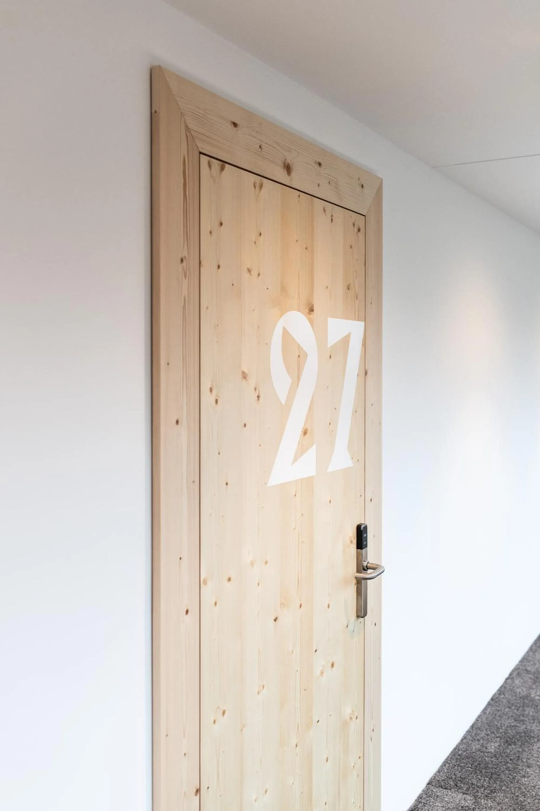 Logo/Certificate/Sign in Mari Pop Hotel