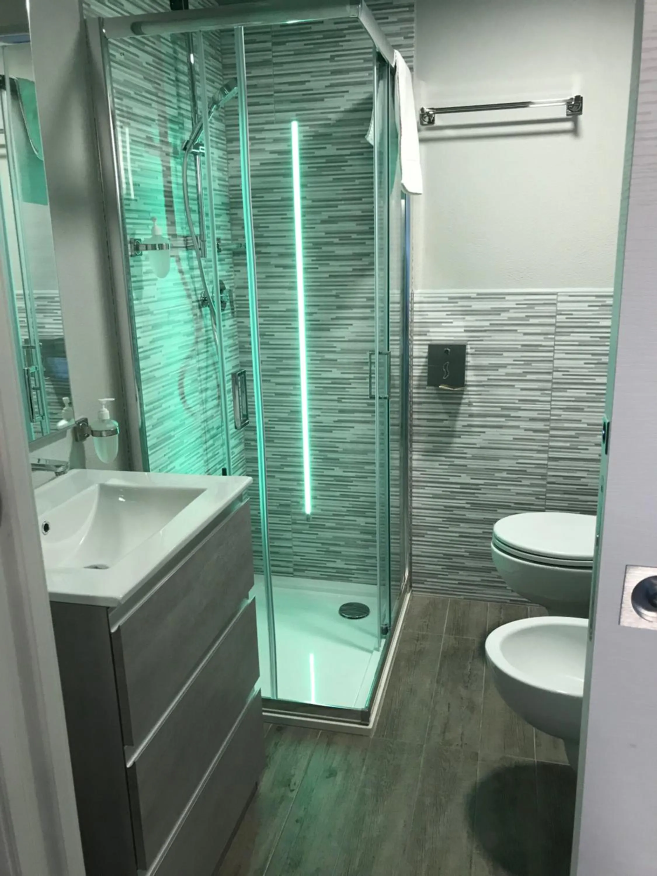 Shower in Hotel Chacaril