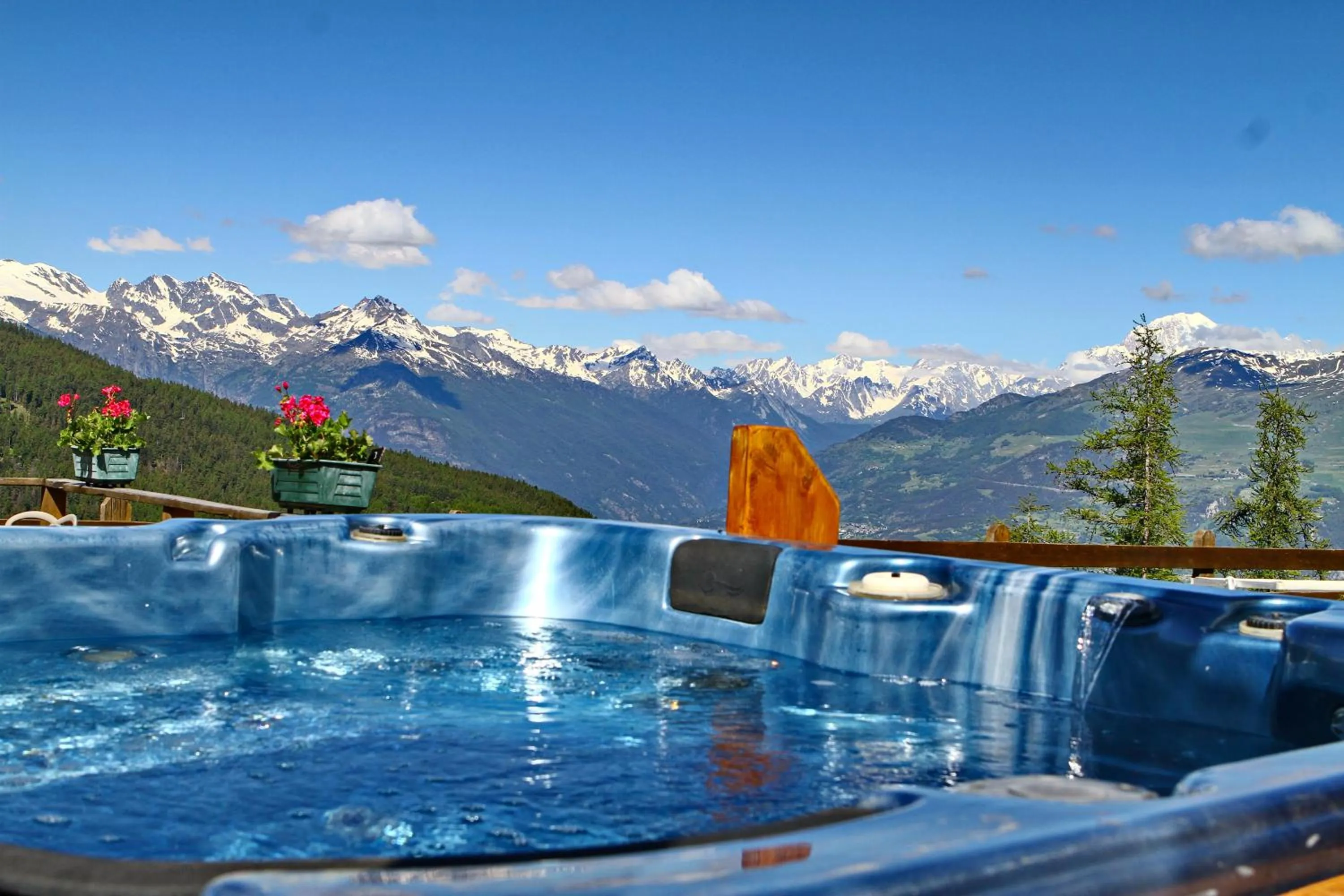 Swimming pool in Hotel Chacaril