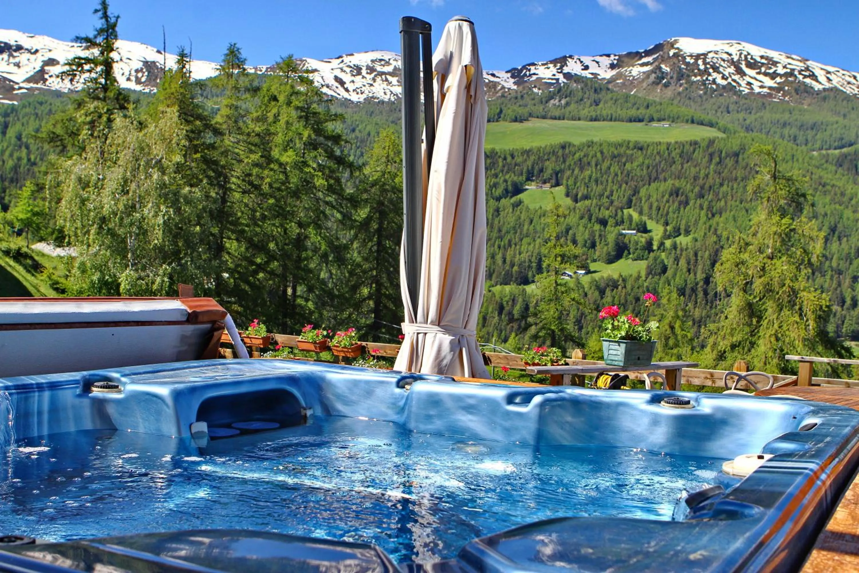 Swimming pool in Hotel Chacaril