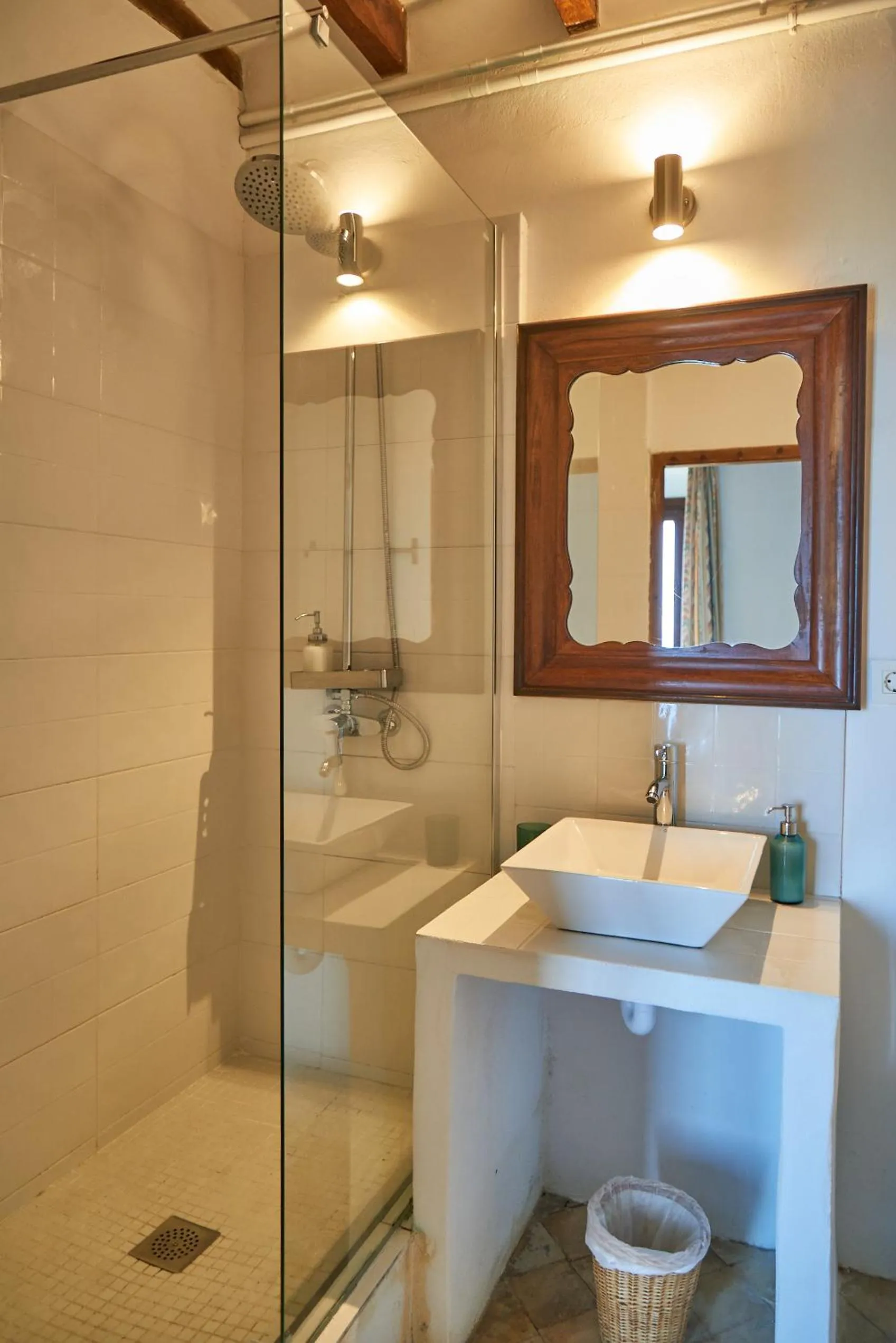 Shower in Can Busquets