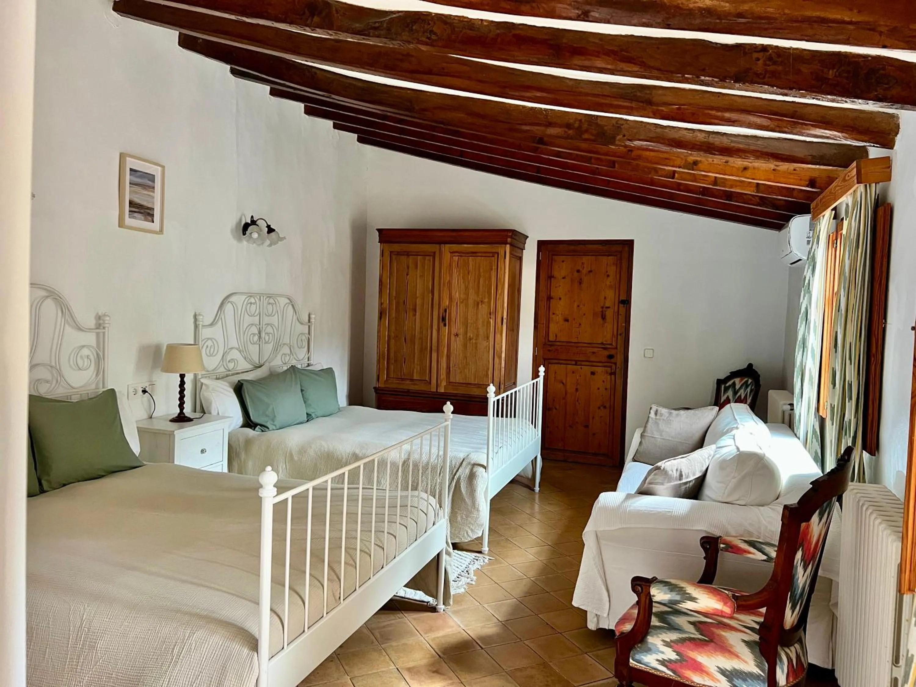 Area and facilities, Bed in Can Busquets