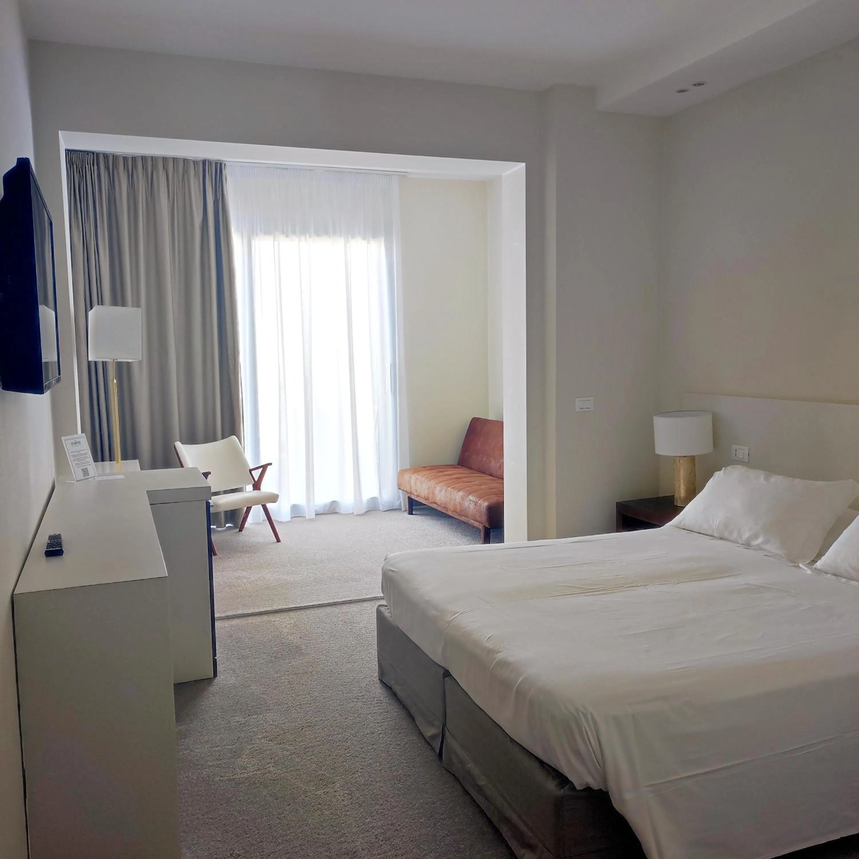 Bedroom, Bed in Hotel Atlantico