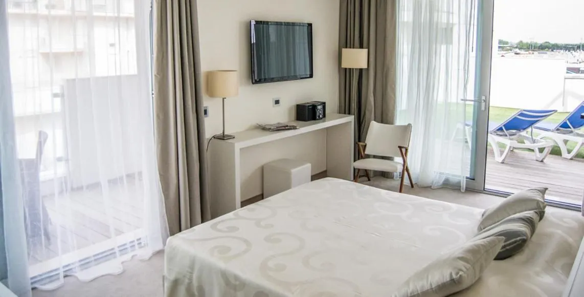 Day, Bed in Hotel Atlantico