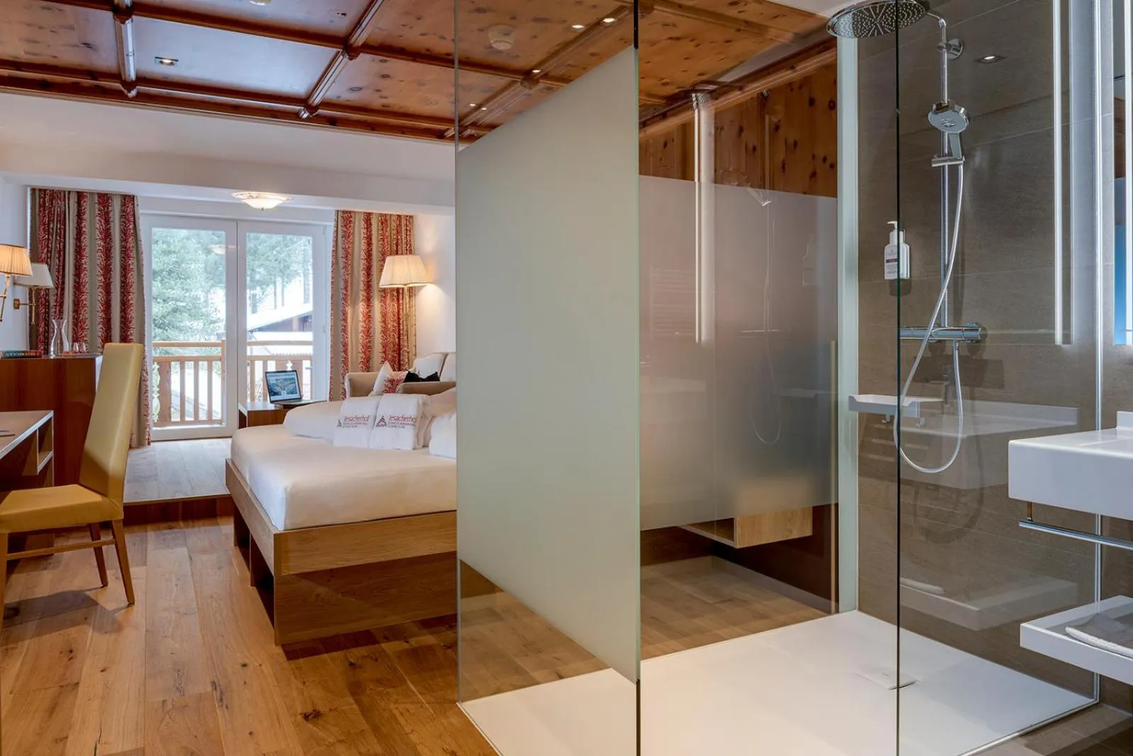 Photo of the whole room, Bed in Hotel Jesacherhof 4s