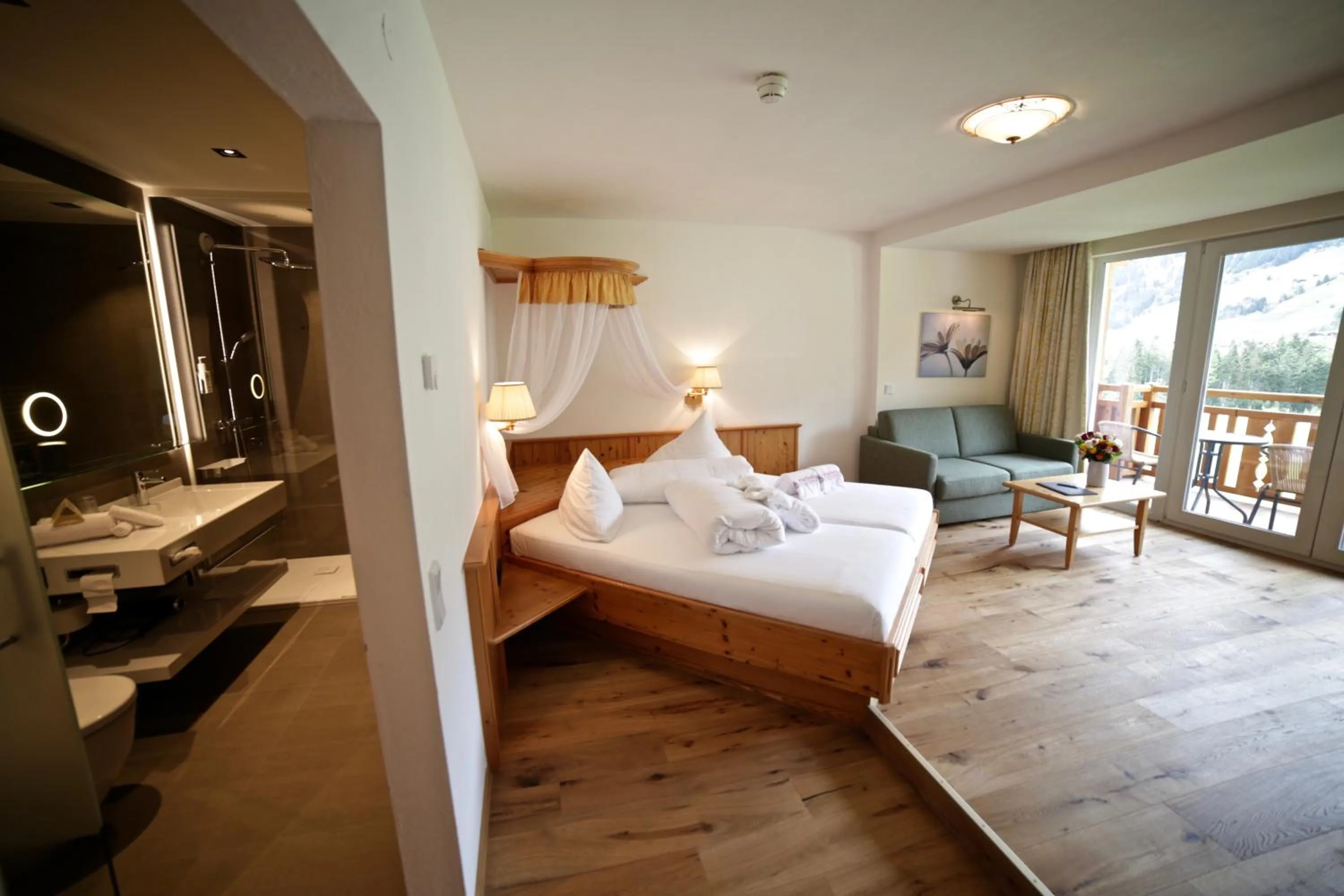 Photo of the whole room, Bed in Hotel Jesacherhof 4s