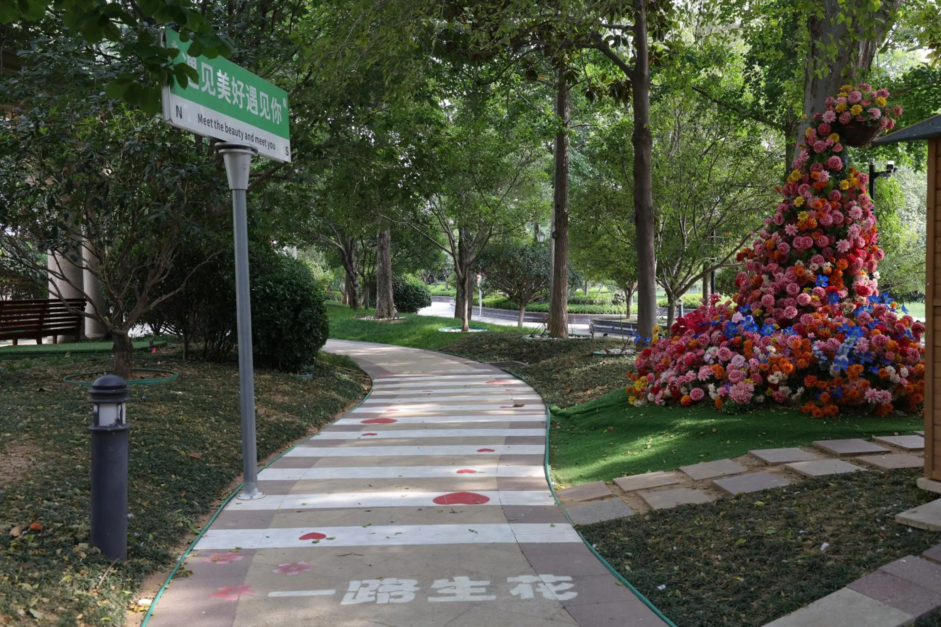 Garden in Wyndham Qingdao l Free Fixed-Time Shuttle Service Between Hotel and Airport & North Railway Station l Outdoor Children's Amusement Park l 1-Hour Play Snooker or Table Tennis