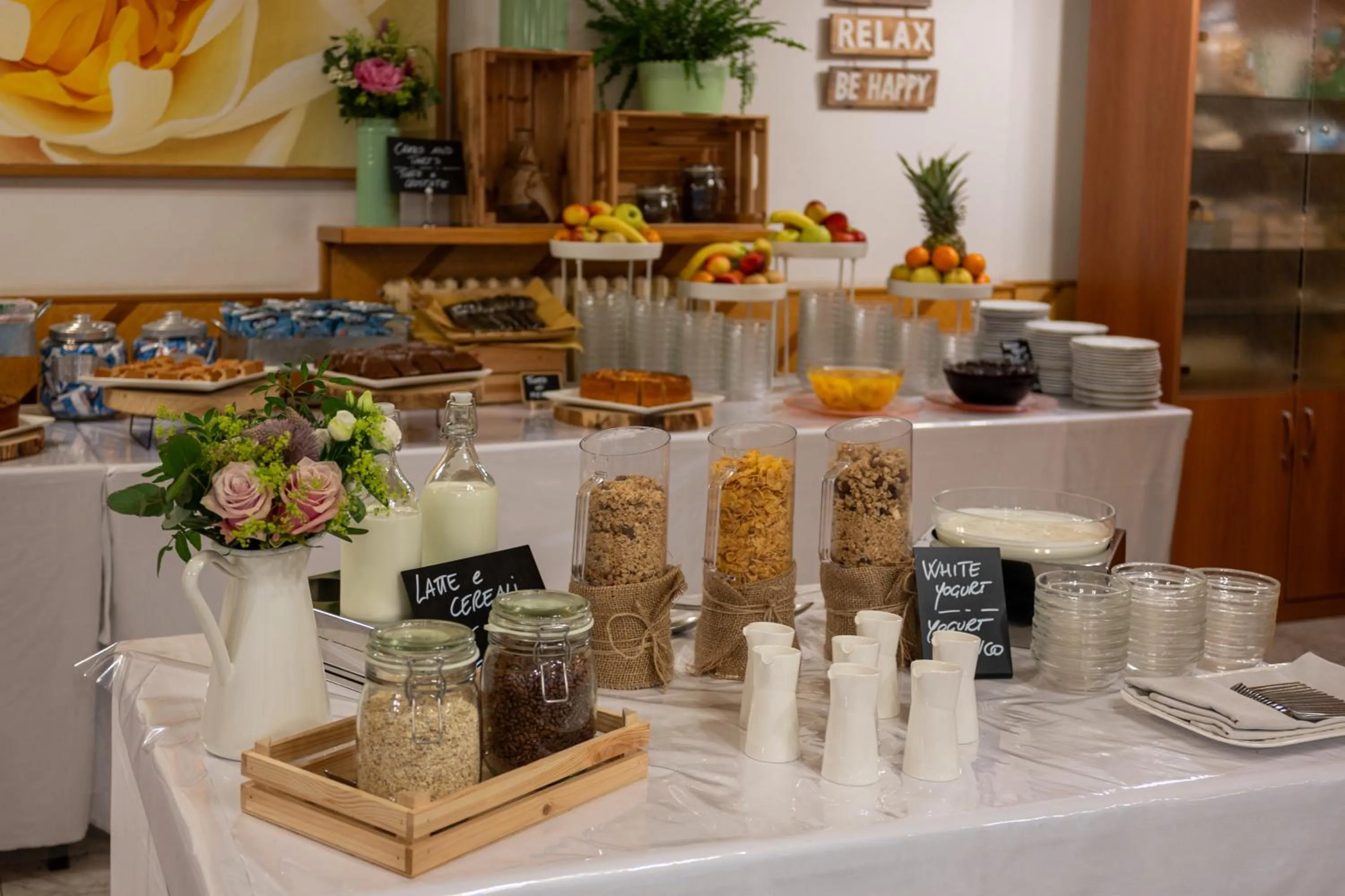 Buffet breakfast in Hotel Casa Del Pellegrino