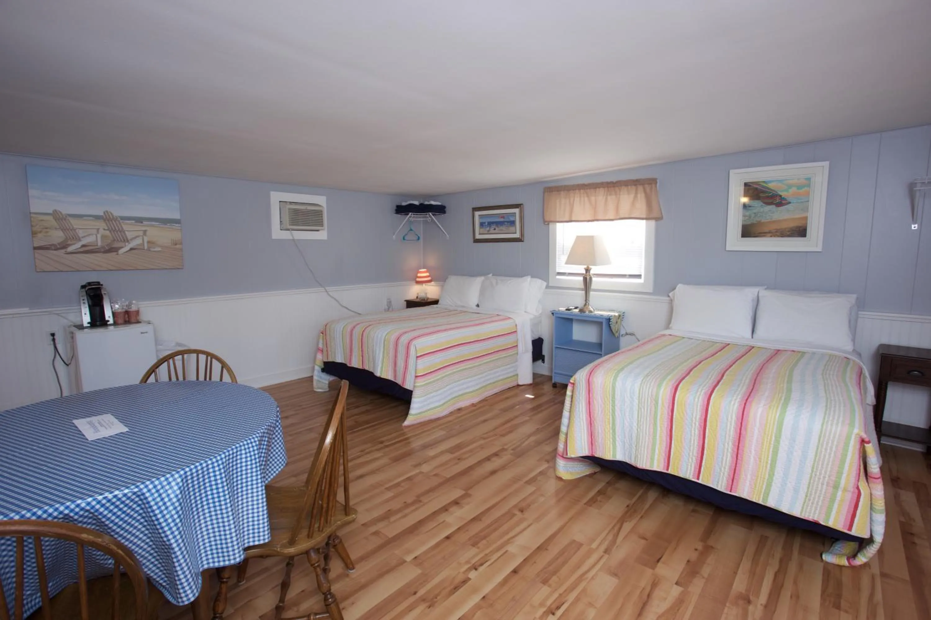 Bed in Drake's Island Resort & Cottages