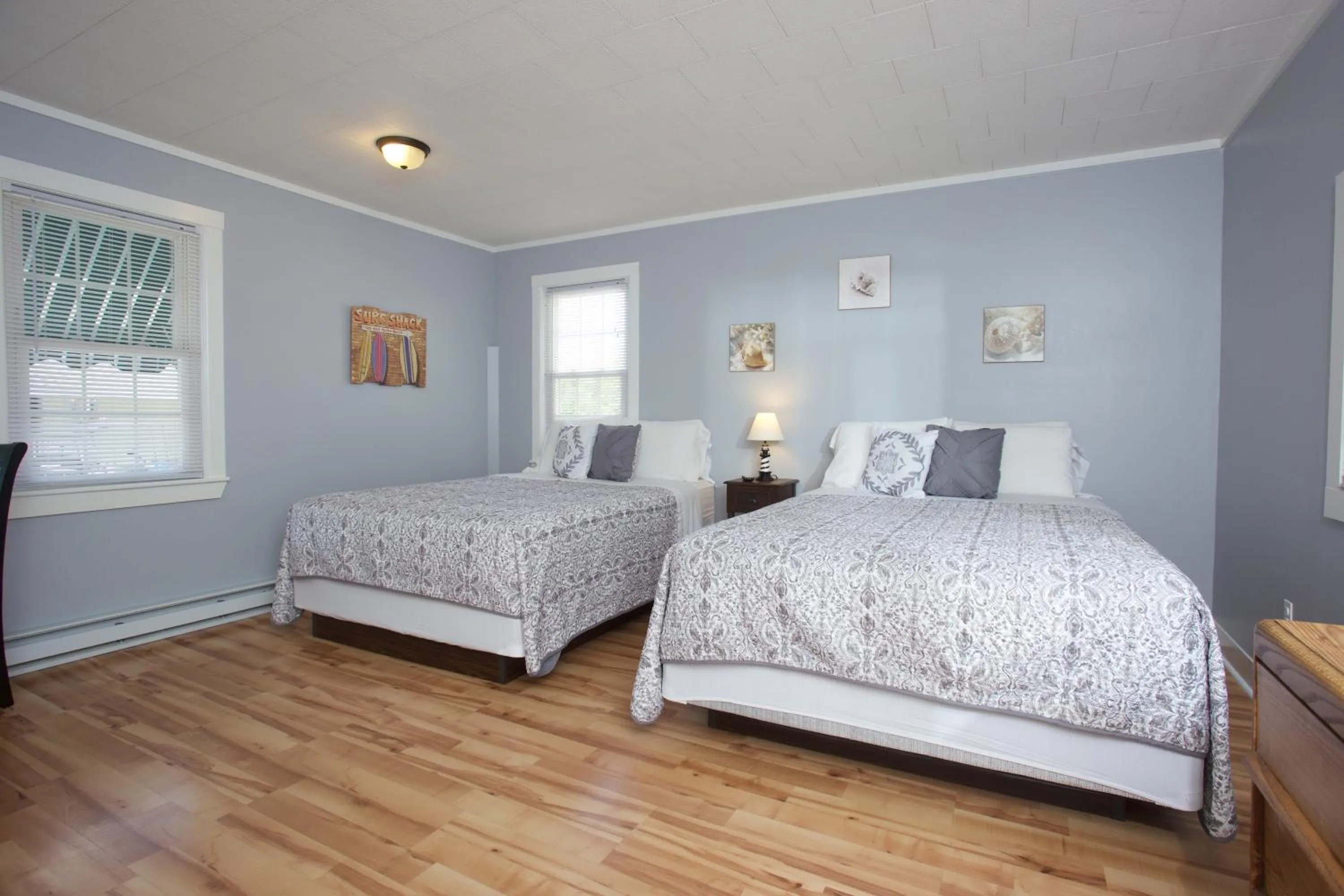 Bed in Drake's Island Resort & Cottages