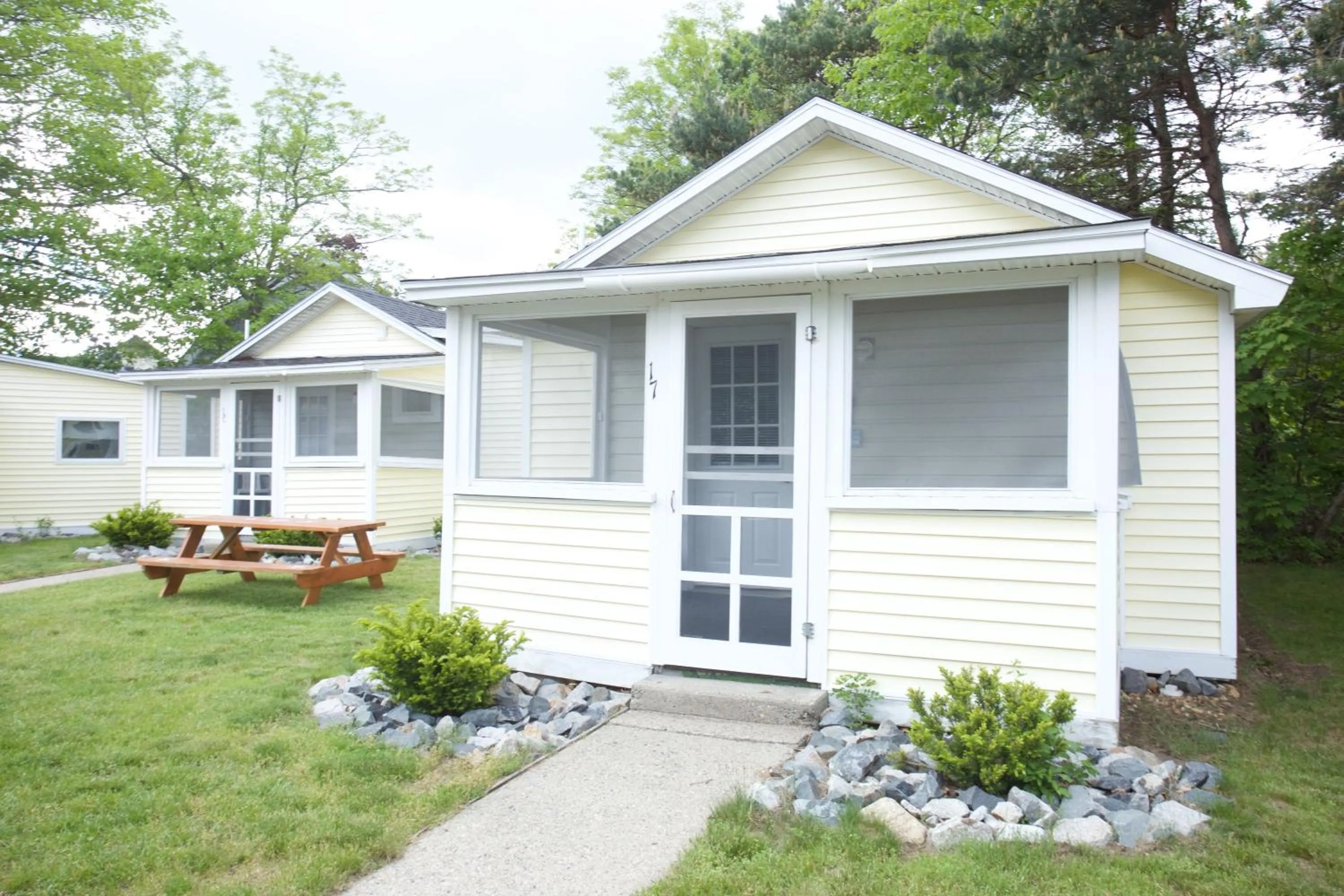 Drake's Island Resort & Cottages