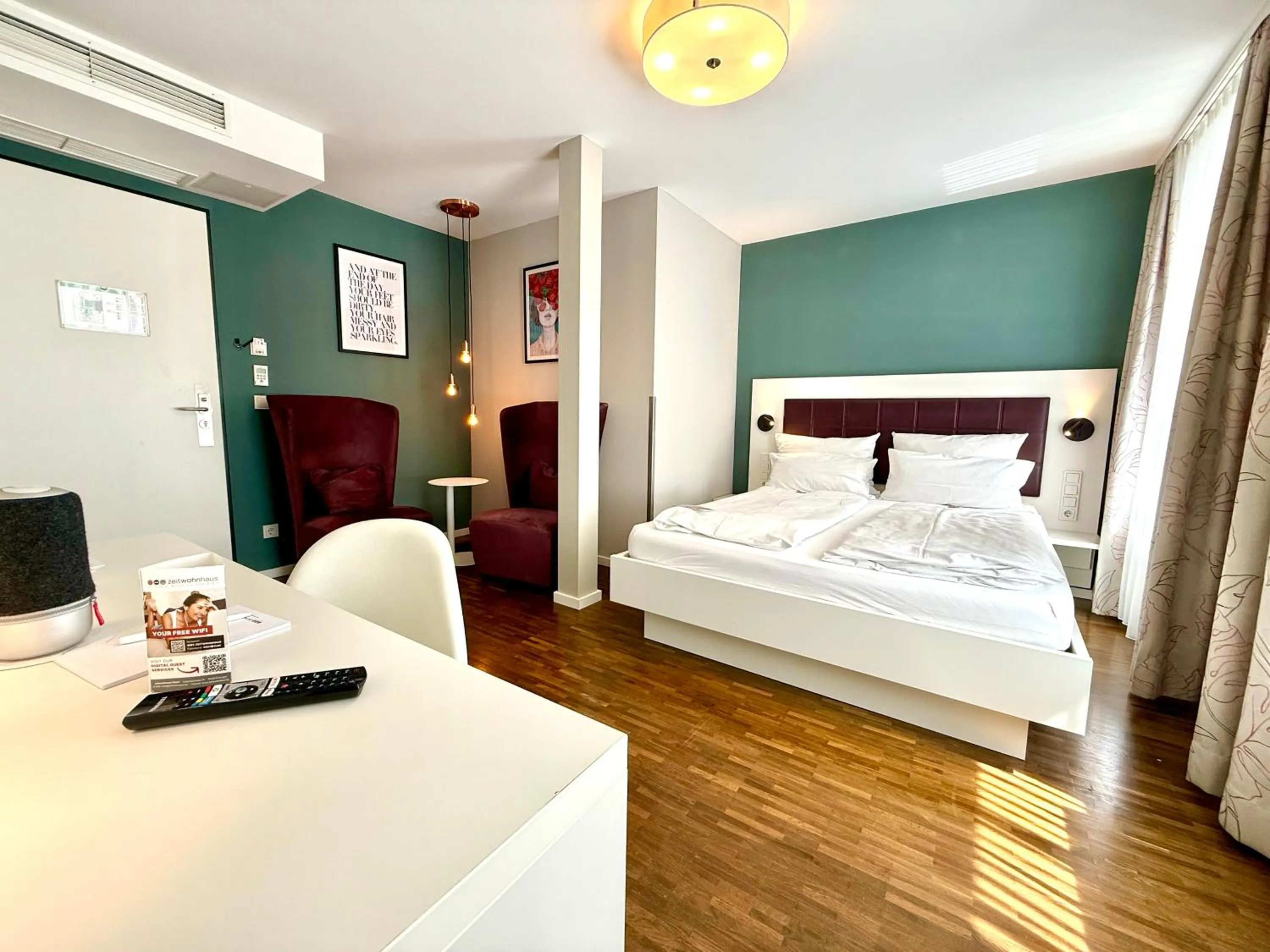 Photo of the whole room, Bed in zeitwohnhaus SUITE-HOTEL & SERVICED APARTMENTS