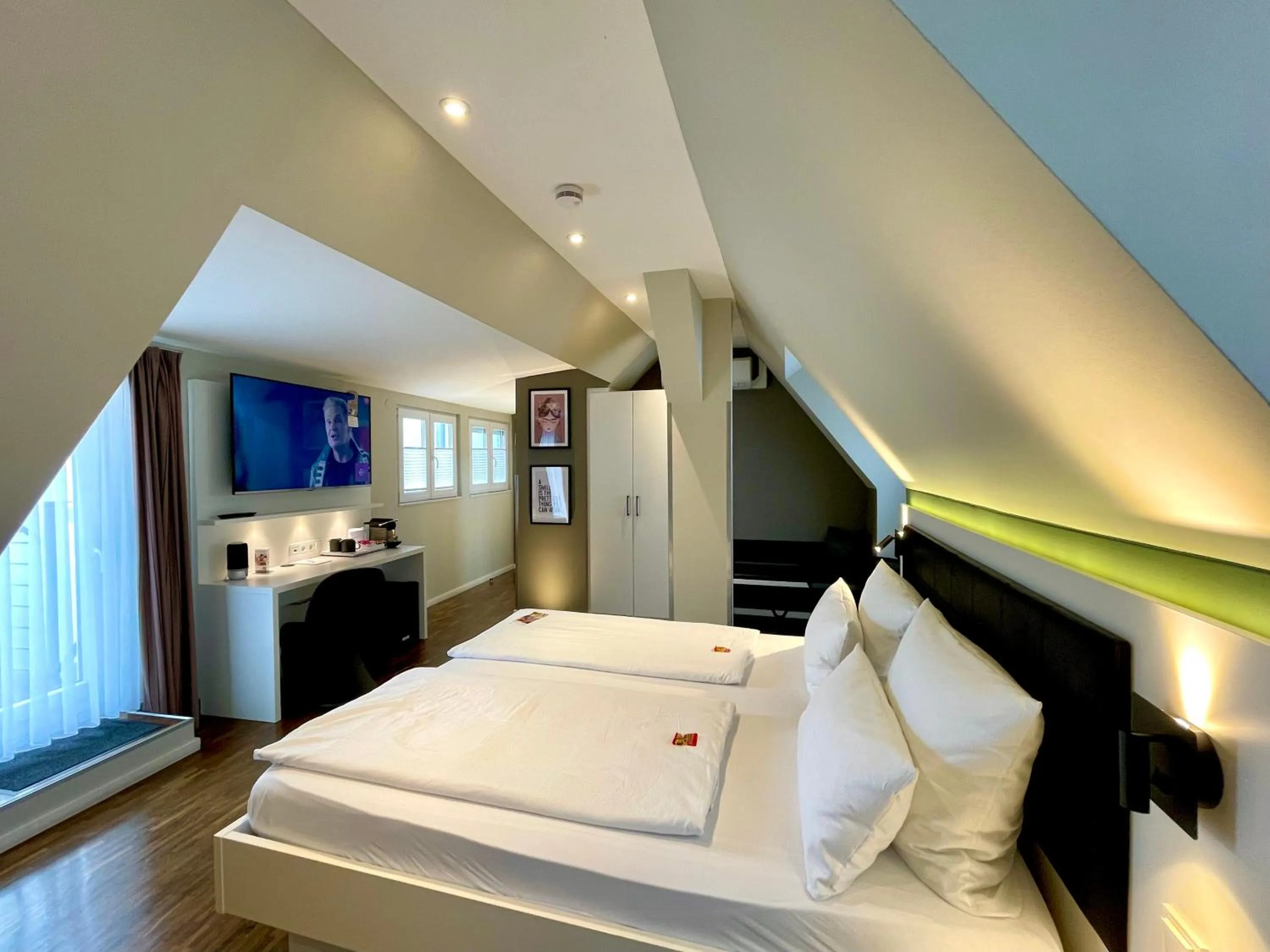 Photo of the whole room, Bed in zeitwohnhaus SUITE-HOTEL & SERVICED APARTMENTS