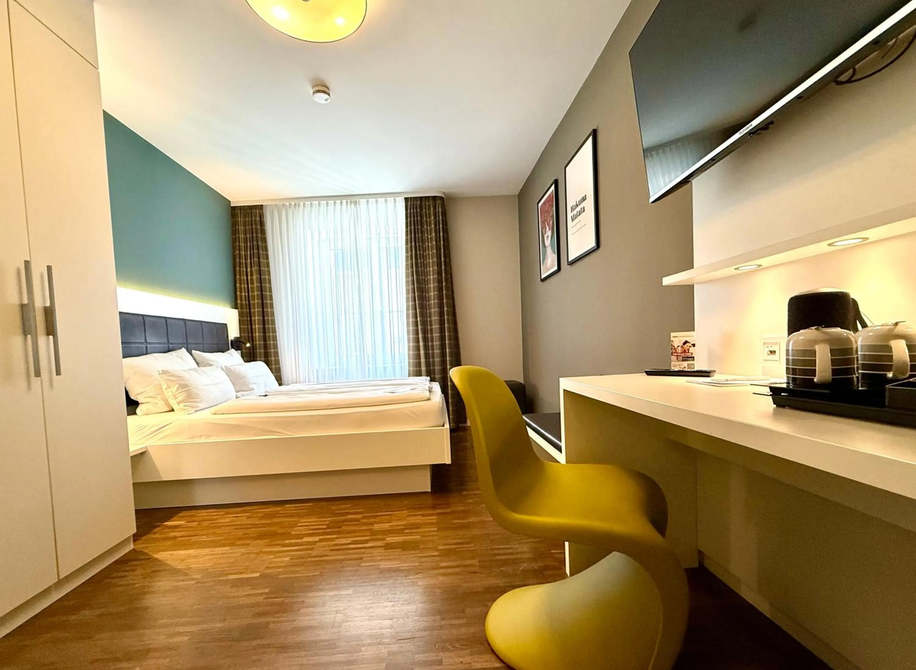 Photo of the whole room, Bed in zeitwohnhaus SUITE-HOTEL & SERVICED APARTMENTS