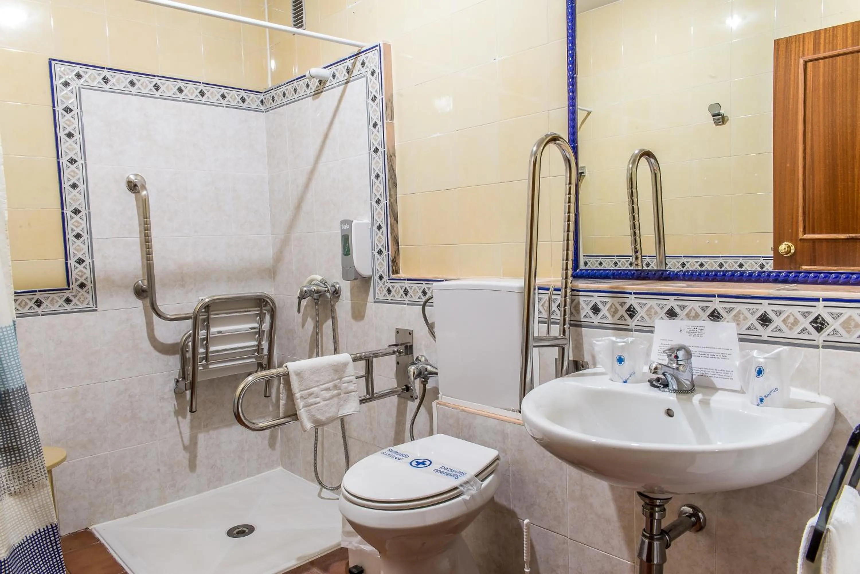 Shower in Hotel Sierra de Aracena