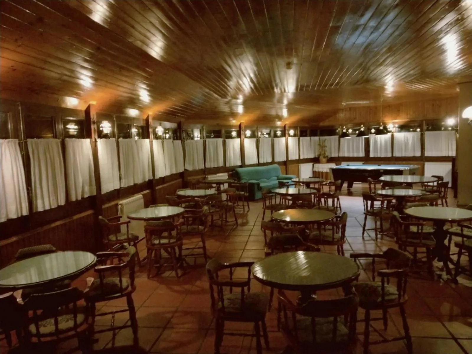 Restaurant/places to eat in Hotel Or Blanc