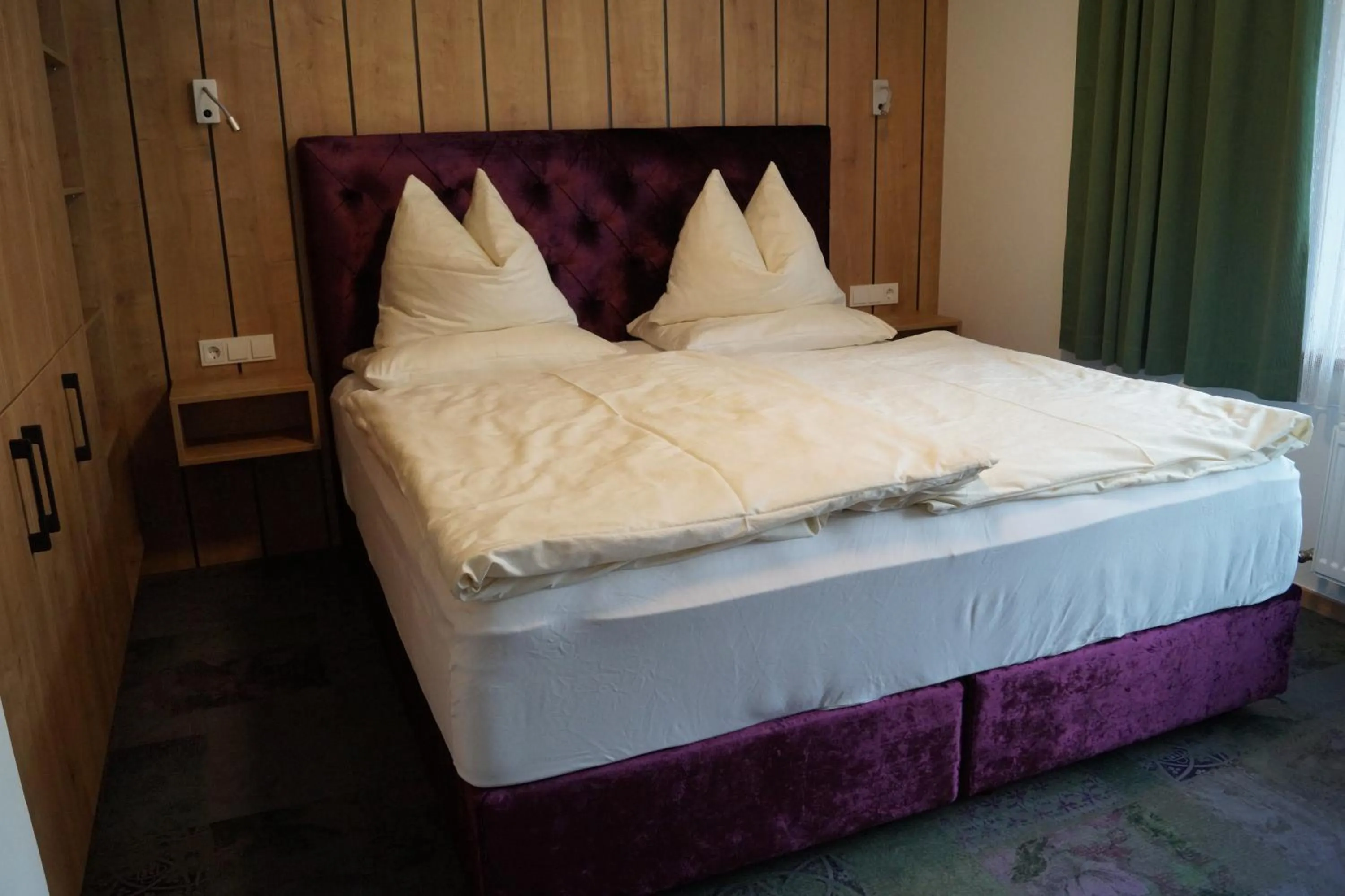 Bed in Aparthotel Garni Schranz