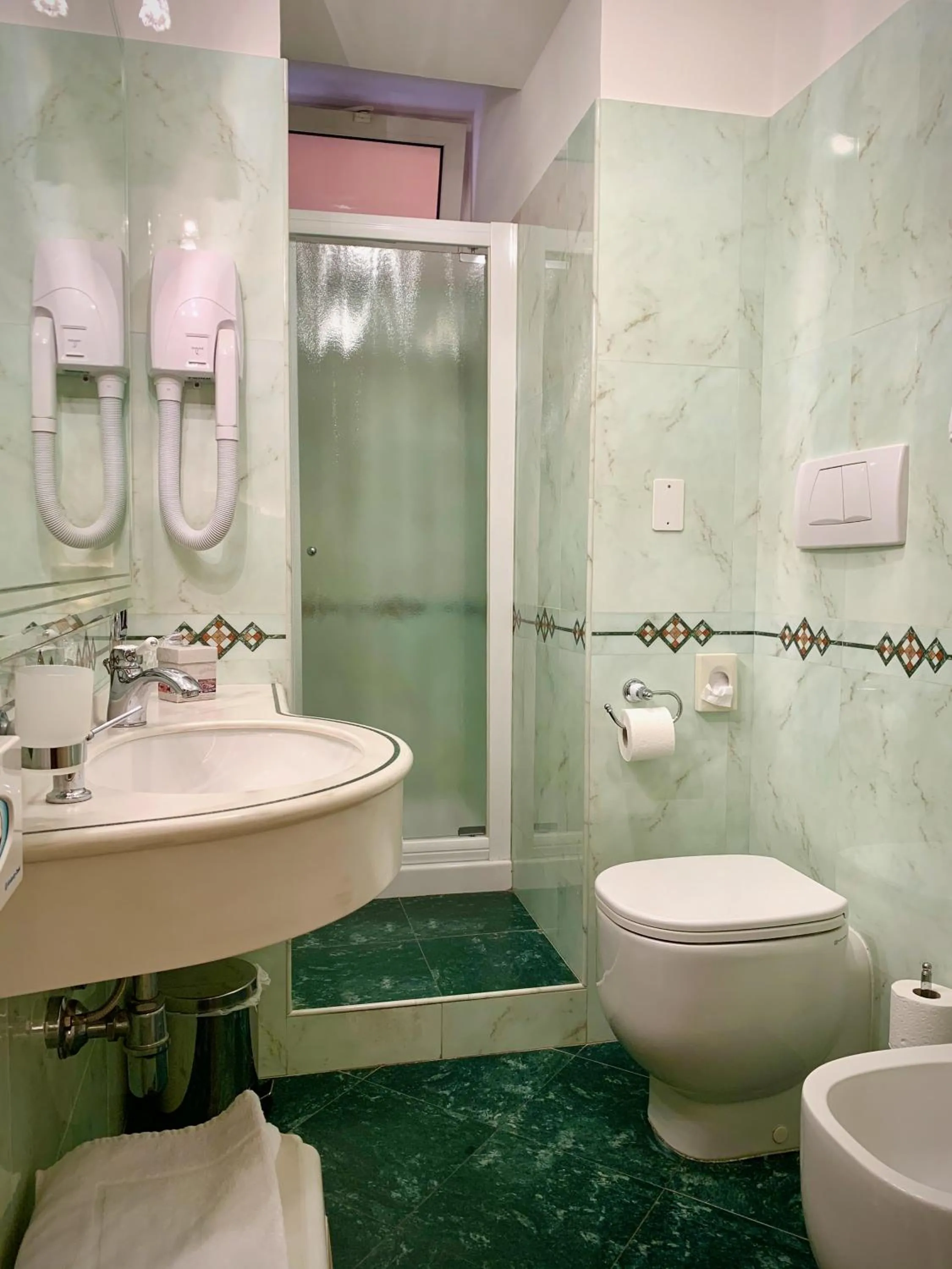 Bathroom in Albergo Gardesana