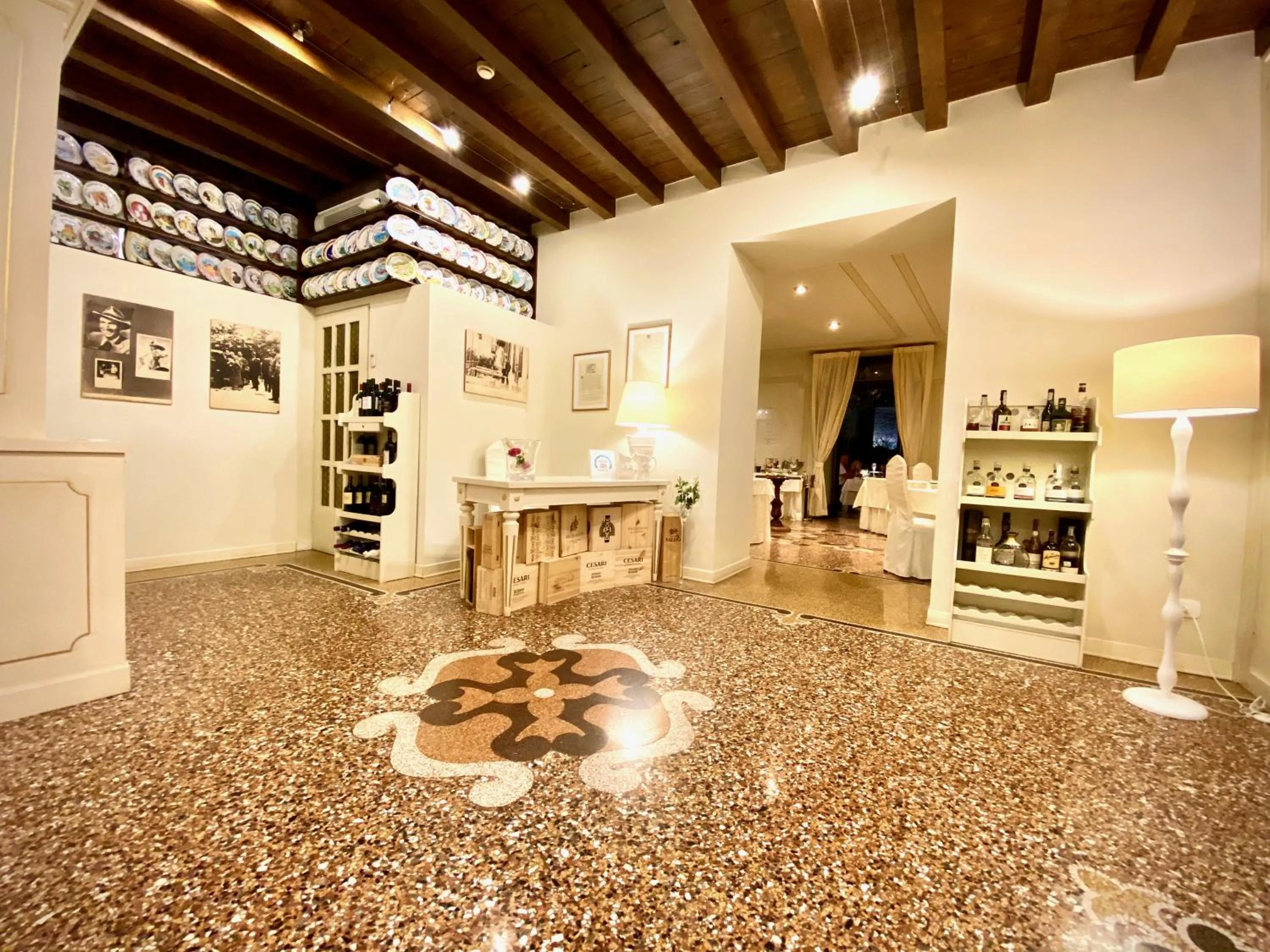 Restaurant/places to eat in Albergo Gardesana