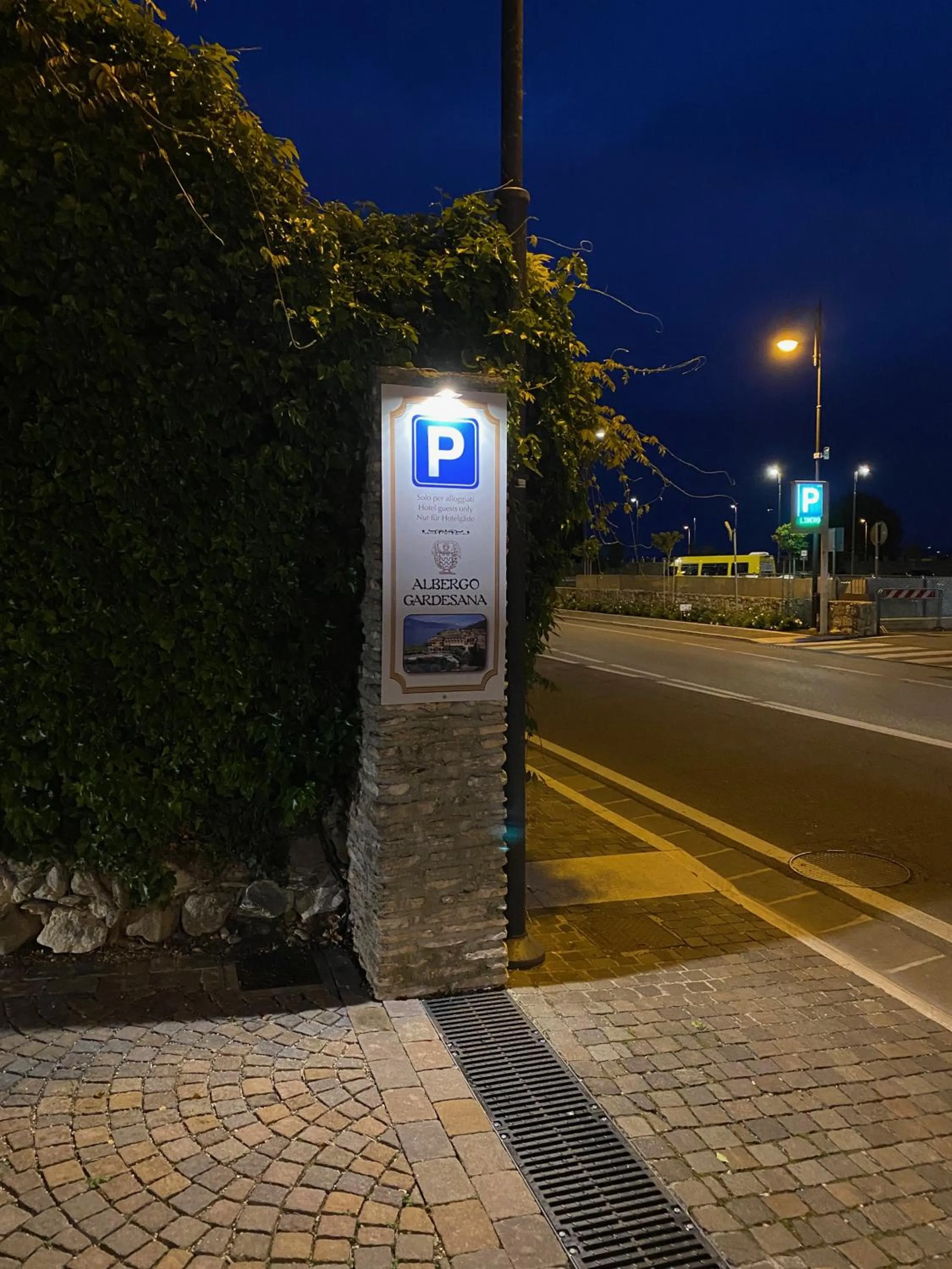 Parking in Albergo Gardesana