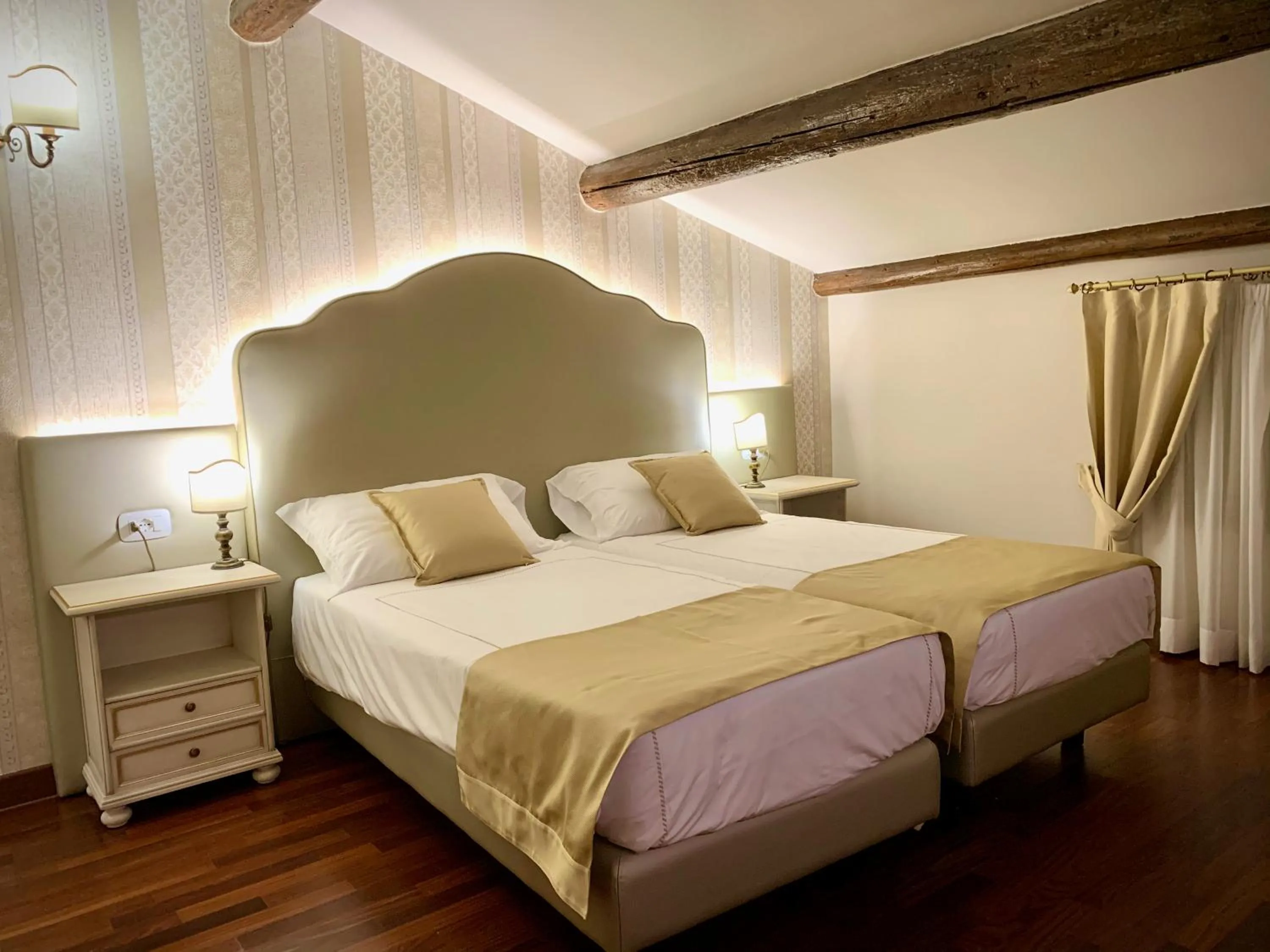 Bedroom, Bed in Albergo Gardesana