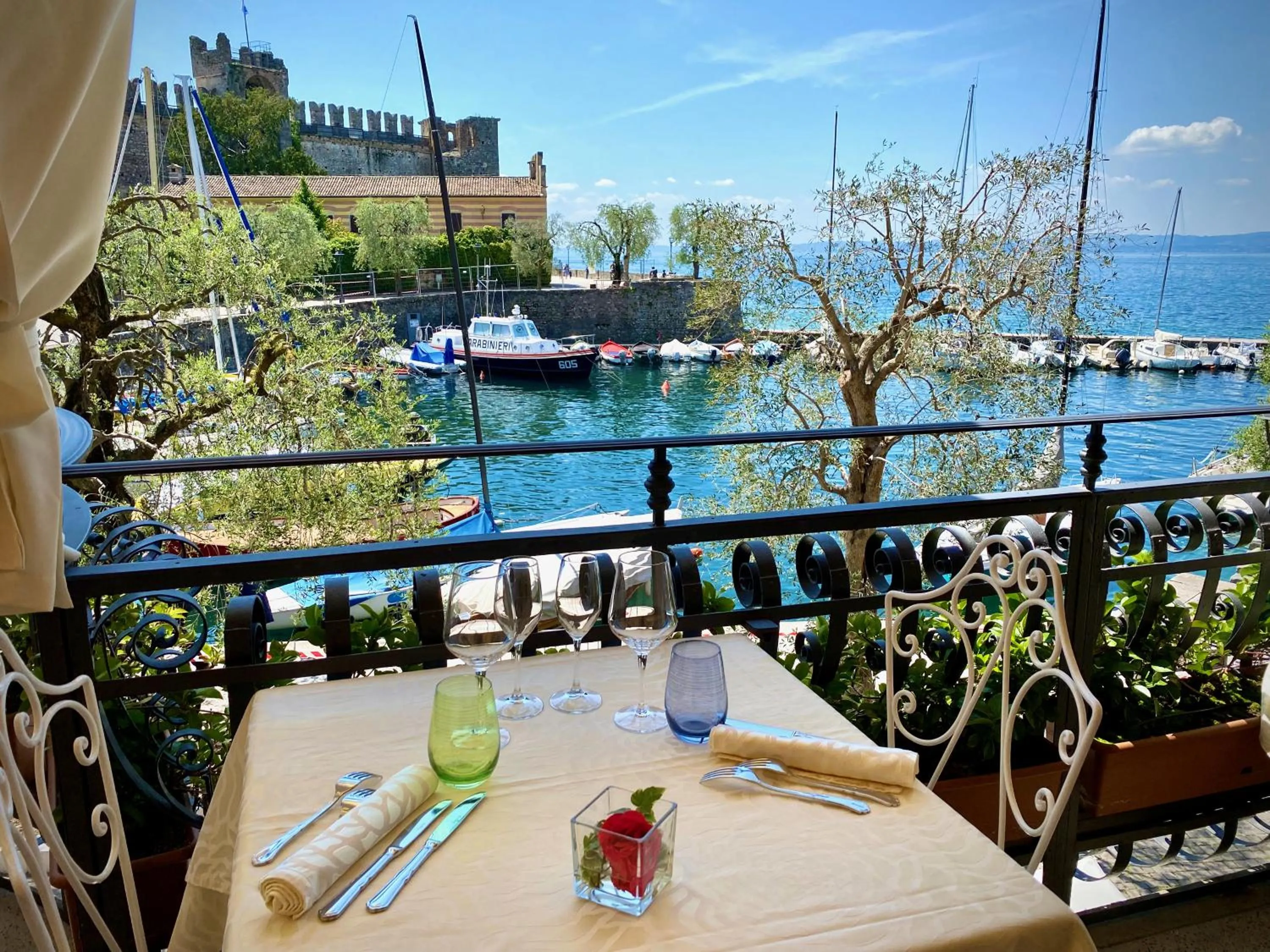 Restaurant/places to eat in Albergo Gardesana