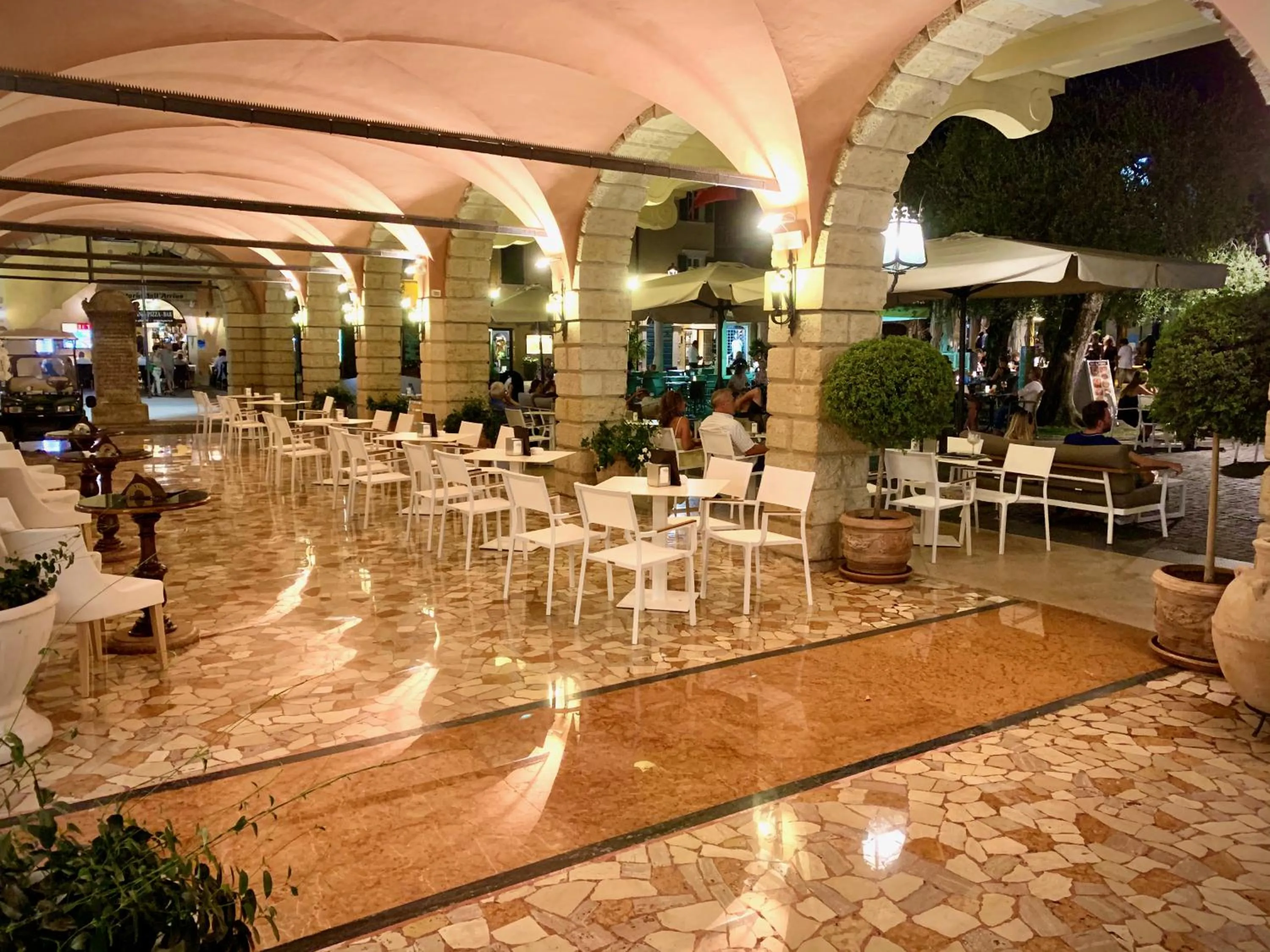 Patio in Albergo Gardesana