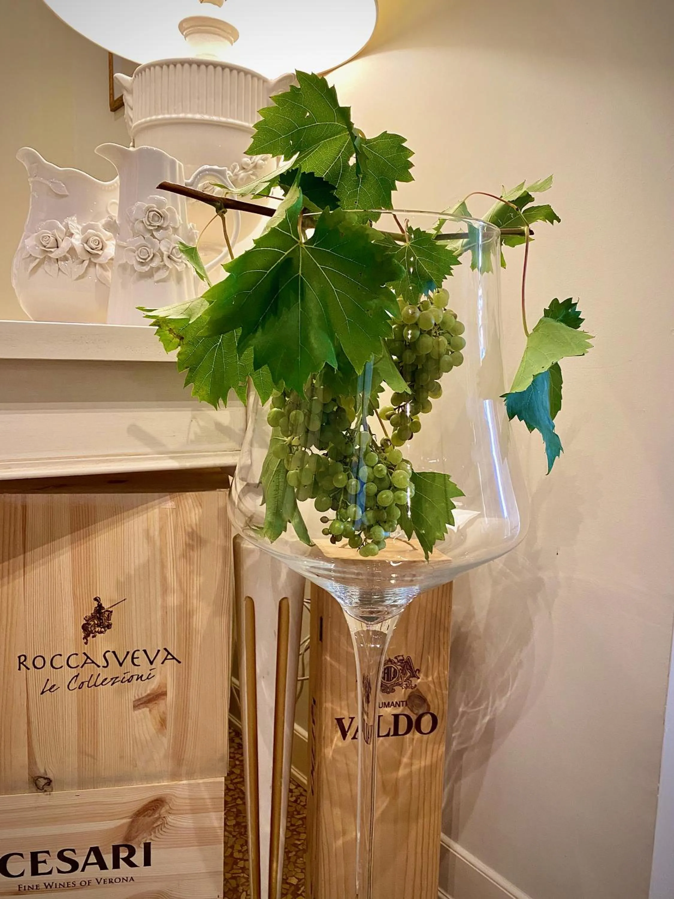 Decorative detail in Albergo Gardesana