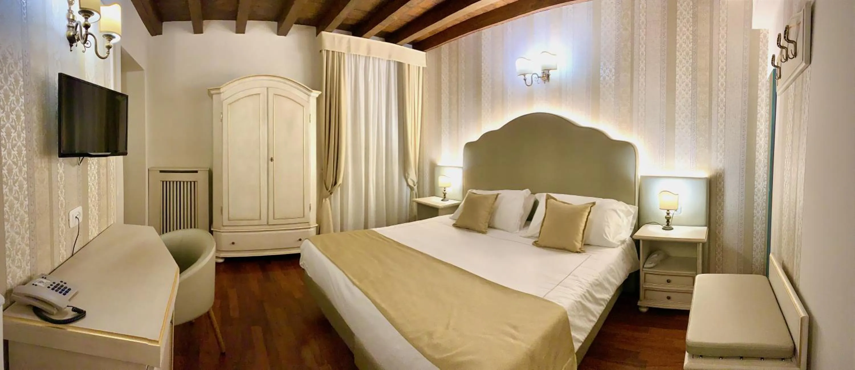 Bedroom, Bed in Albergo Gardesana
