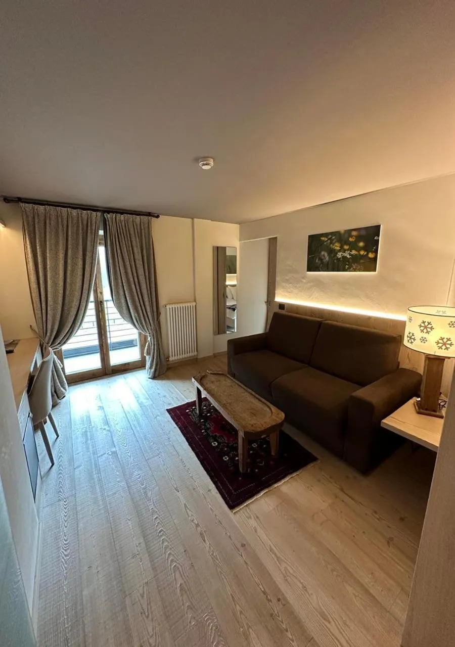 Seating area in La Madonnina Del Gran Paradiso Wellness Hotel