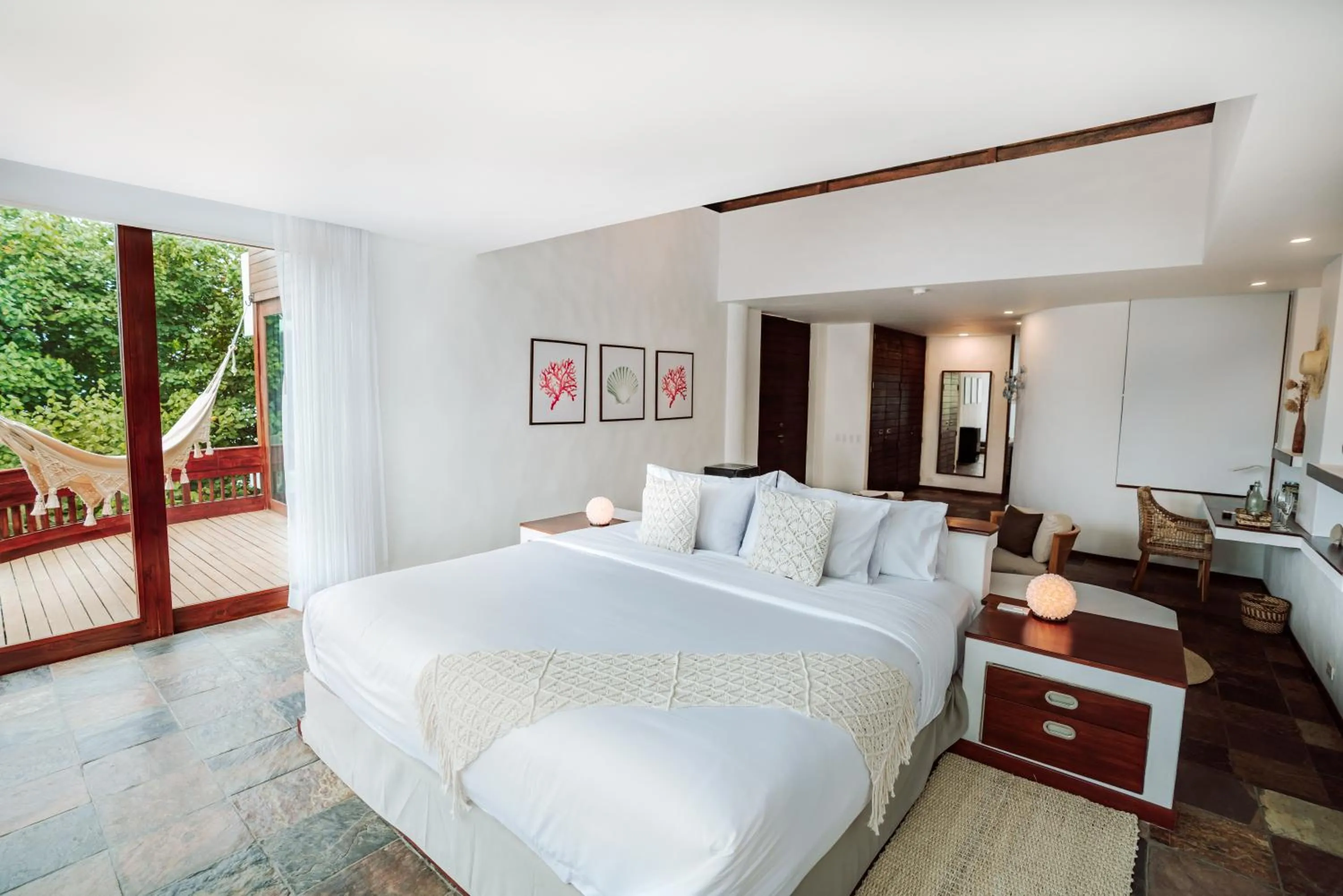 Photo of the whole room, Bed in Hotel Villa Escalesia Galapagos