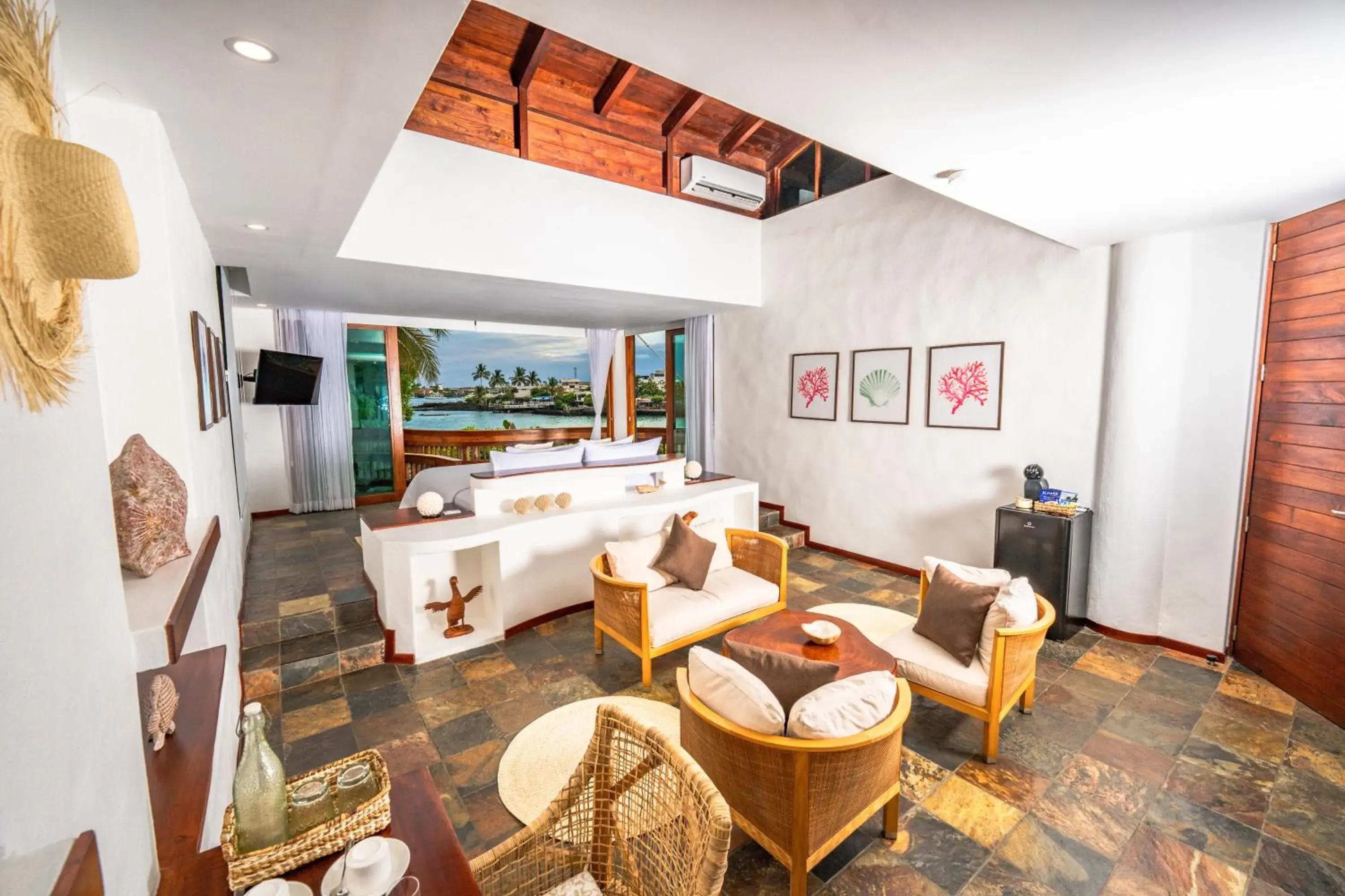 Deluxe Double Room with Balcony and Sea View in Hotel Villa Escalesia Galapagos Deluxe Double Room with Balcony and Sea View in Hotel Villa Escalesia Galapagos