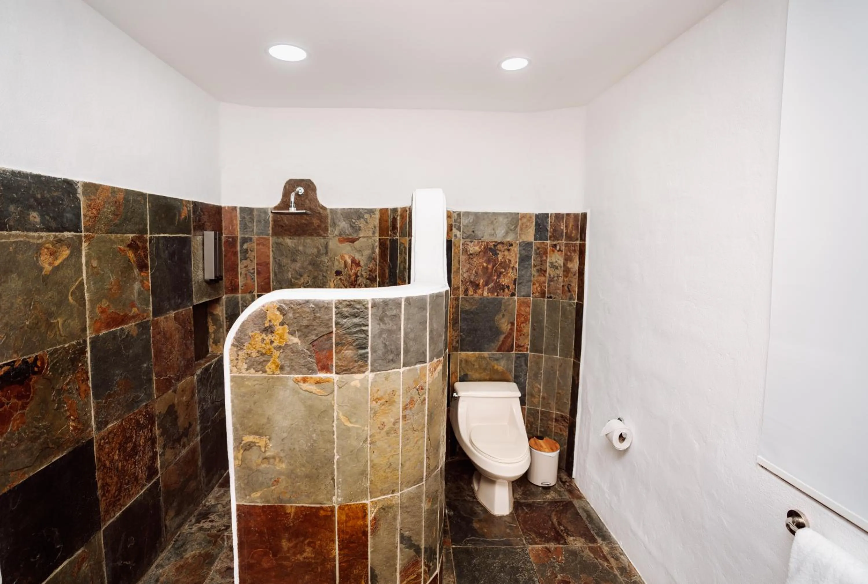 Shower in Hotel Villa Escalesia Galapagos