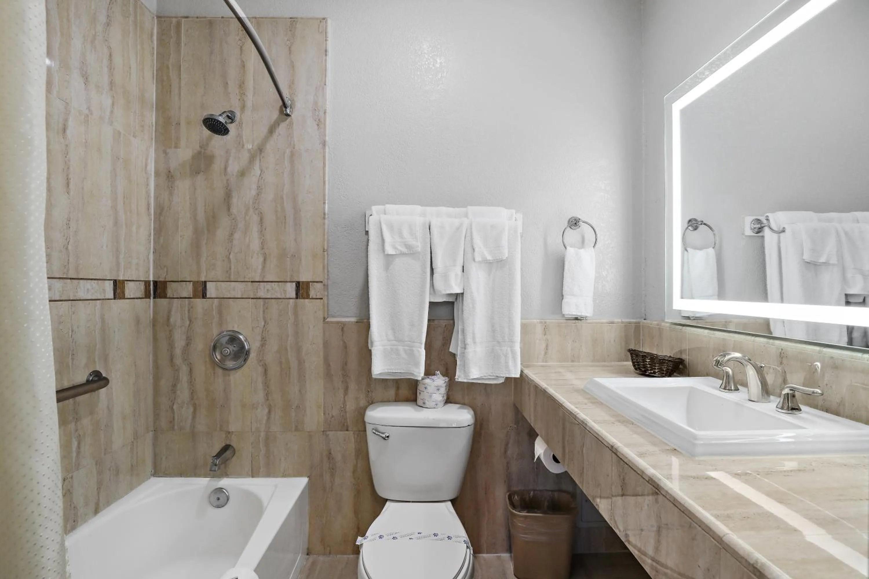 Shower in Motel Mediteran