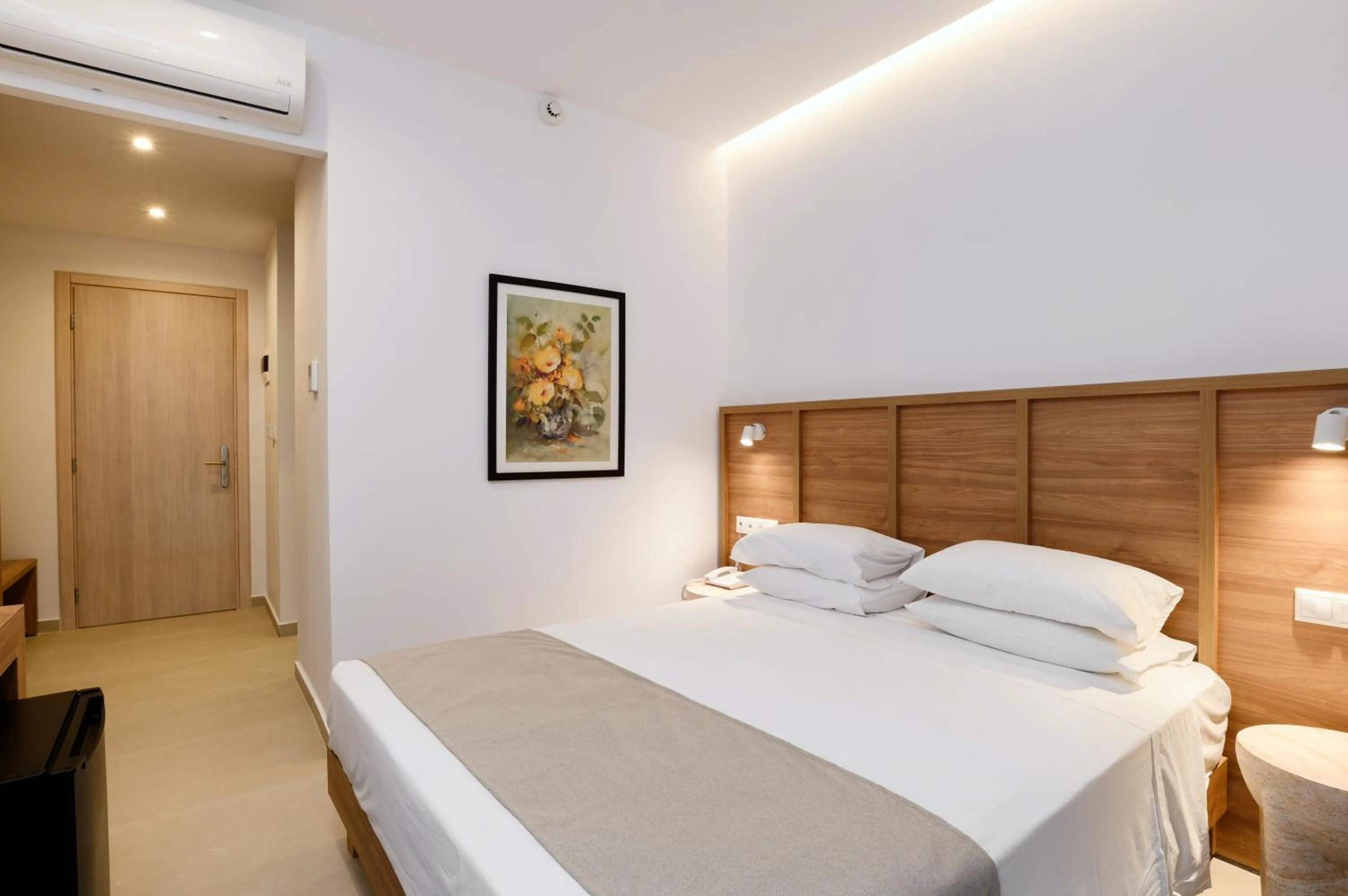 Bed in Pefkos Village Resort