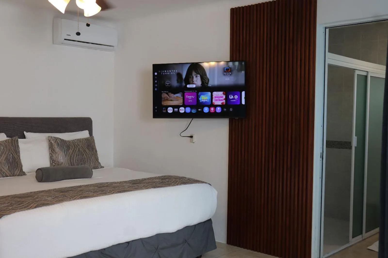 TV and multimedia, Bed in Casa Gem B&B